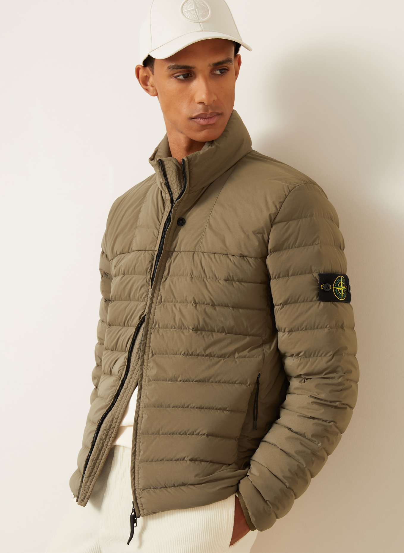 STONE ISLAND Lehká péřová bunda: OLIVOVÁ
