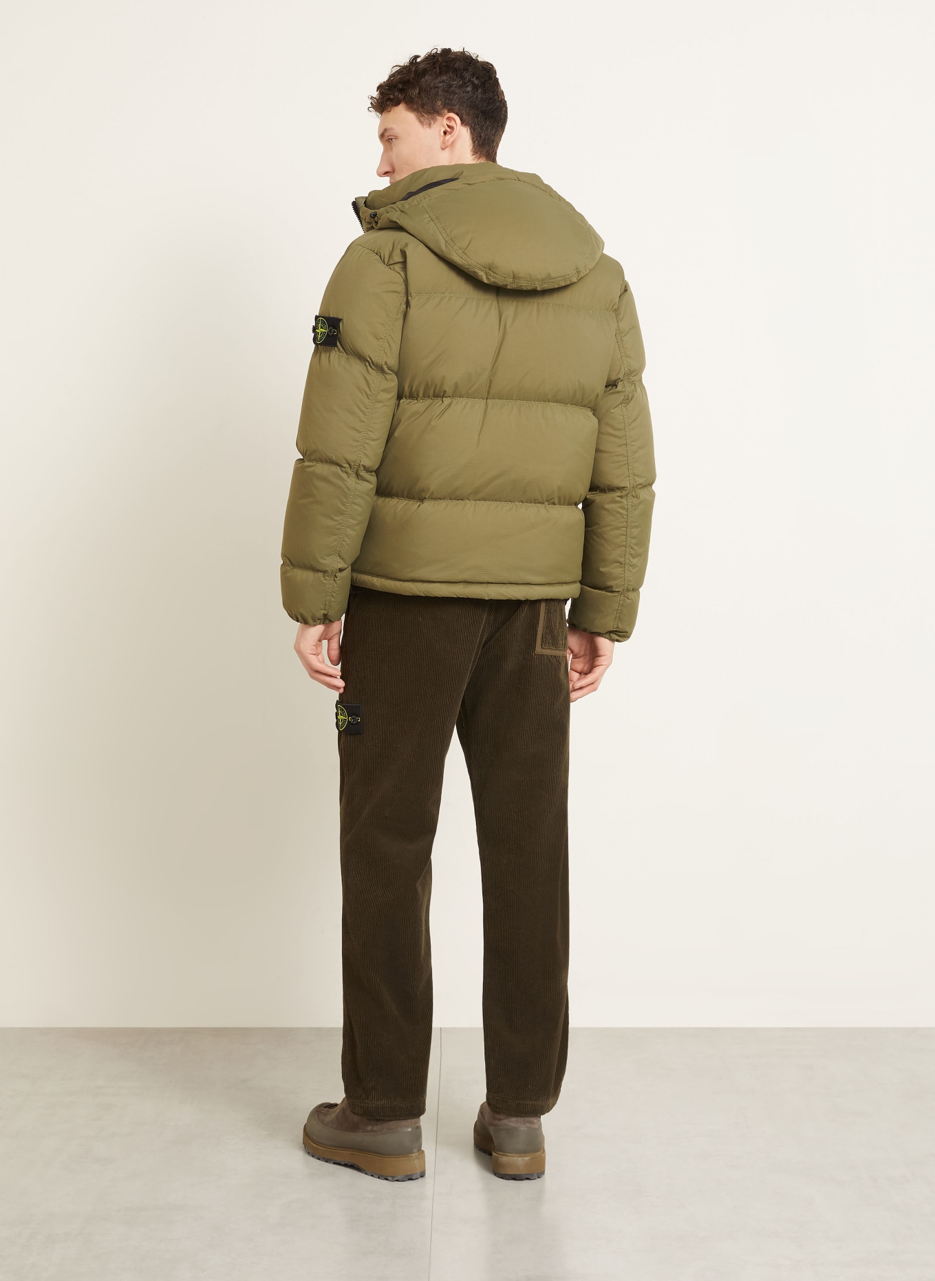 STONE ISLAND Péřové bundy s odnímatelnou kapucí: OLIVOVÁ