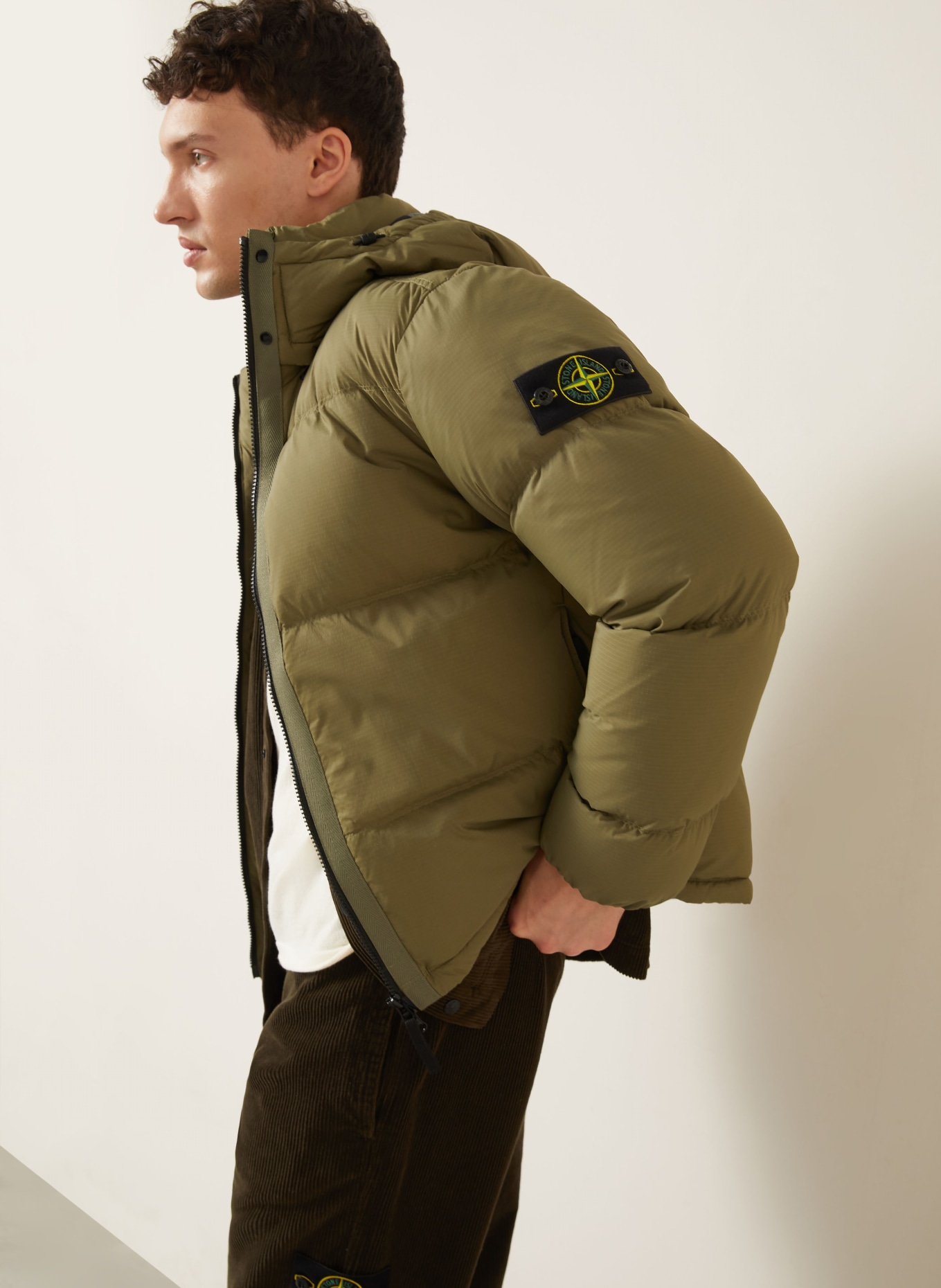 STONE ISLAND Péřové bundy s odnímatelnou kapucí: OLIVOVÁ