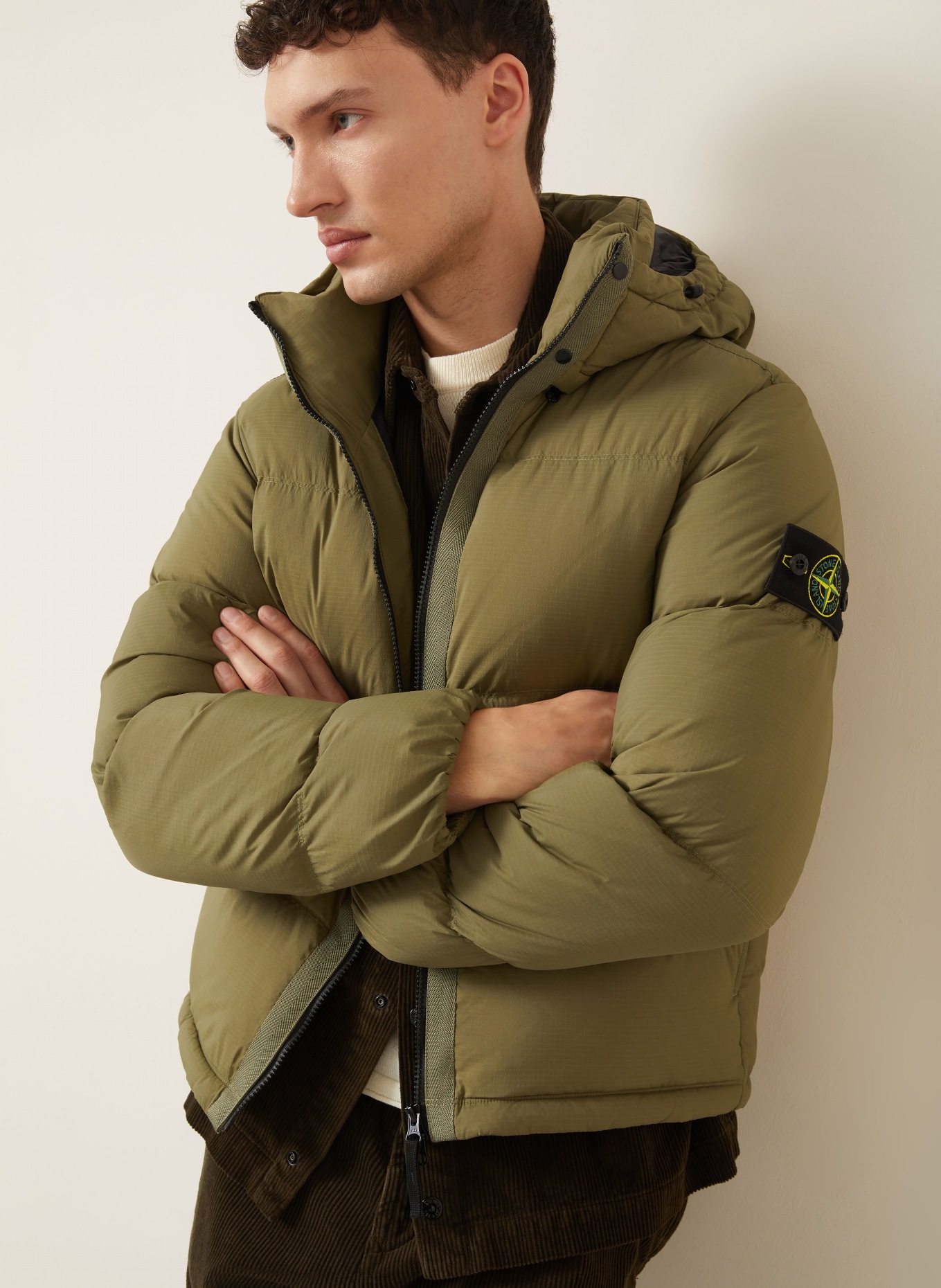 STONE ISLAND Péřové bundy s odnímatelnou kapucí: OLIVOVÁ