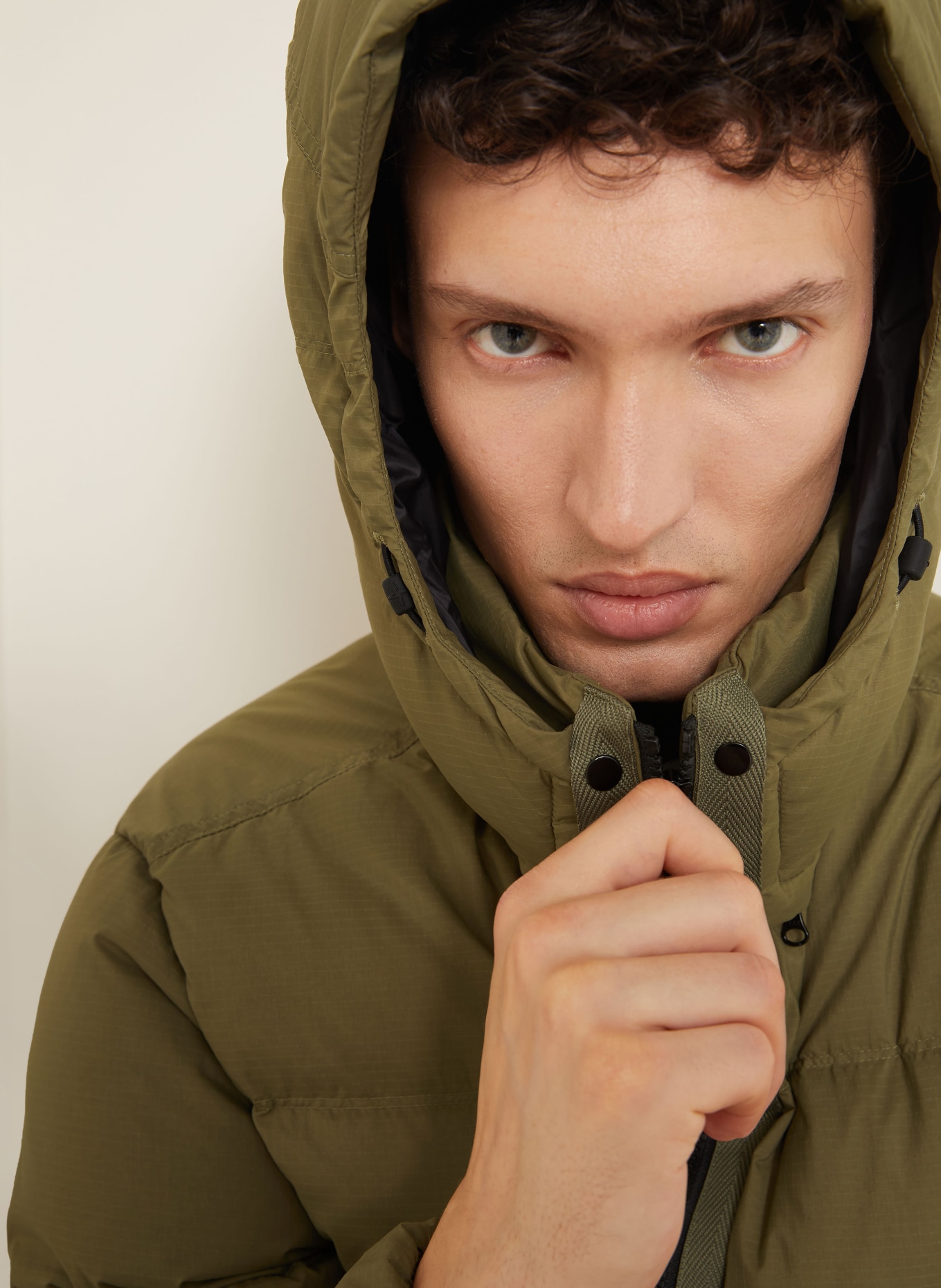 STONE ISLAND Péřové bundy s odnímatelnou kapucí: OLIVOVÁ