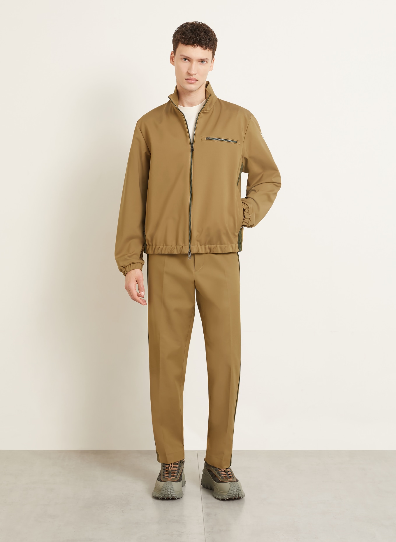 MONCLER Bomberka typu FOURIOUN: CAMELOWY