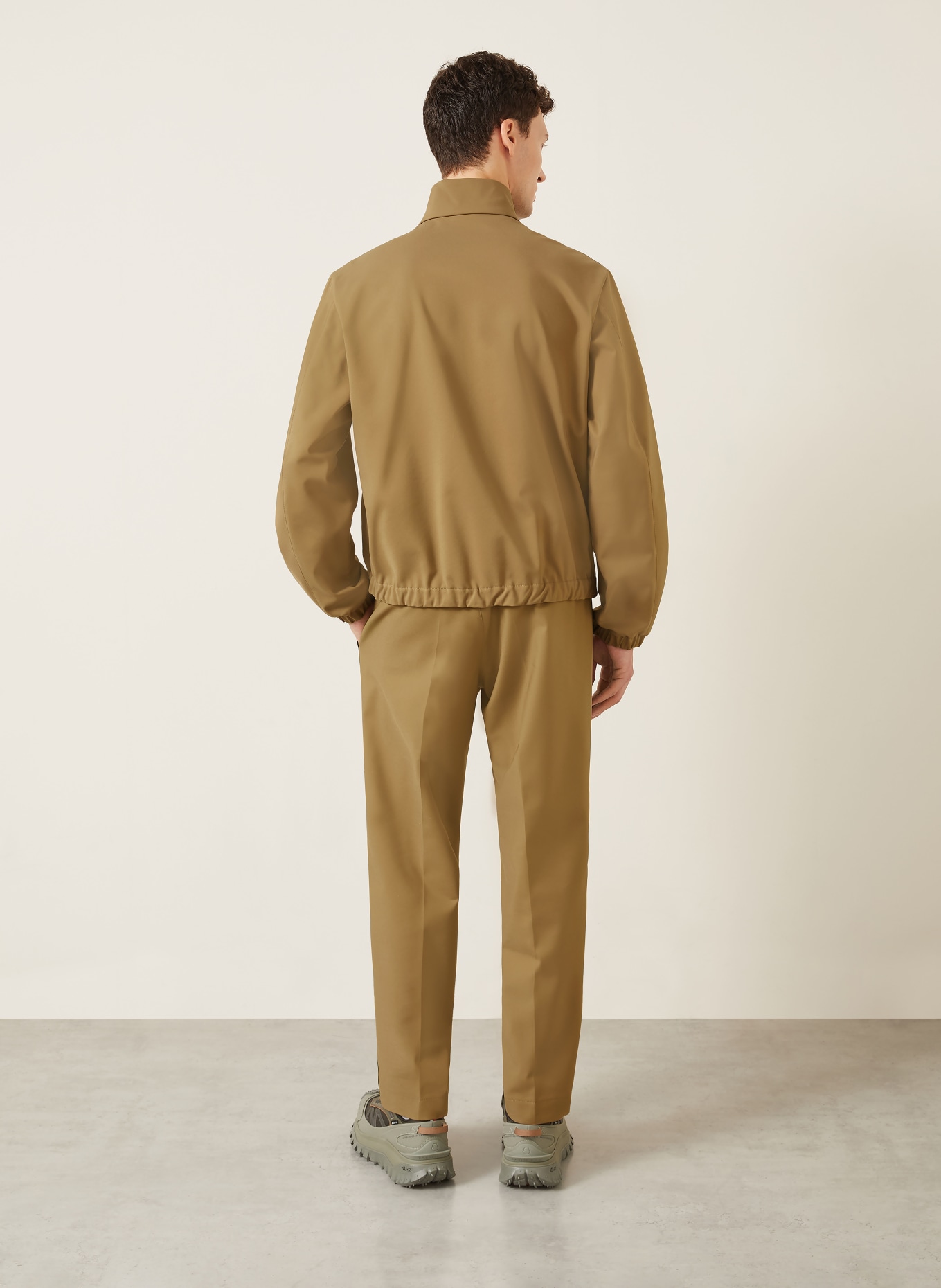 MONCLER Bomberka typu FOURIOUN: CAMELOWY