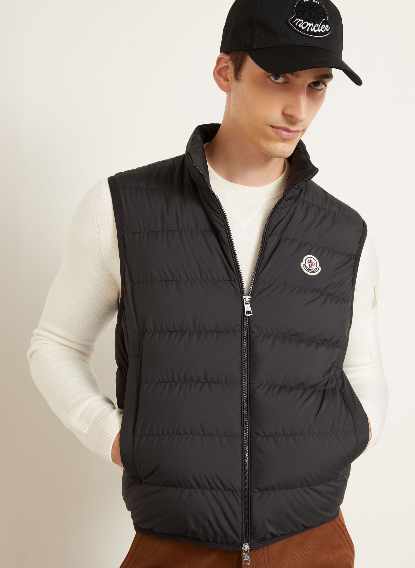 MONCLER Lichtgewicht Donzen bodywarmer CONTRIN: ZWART