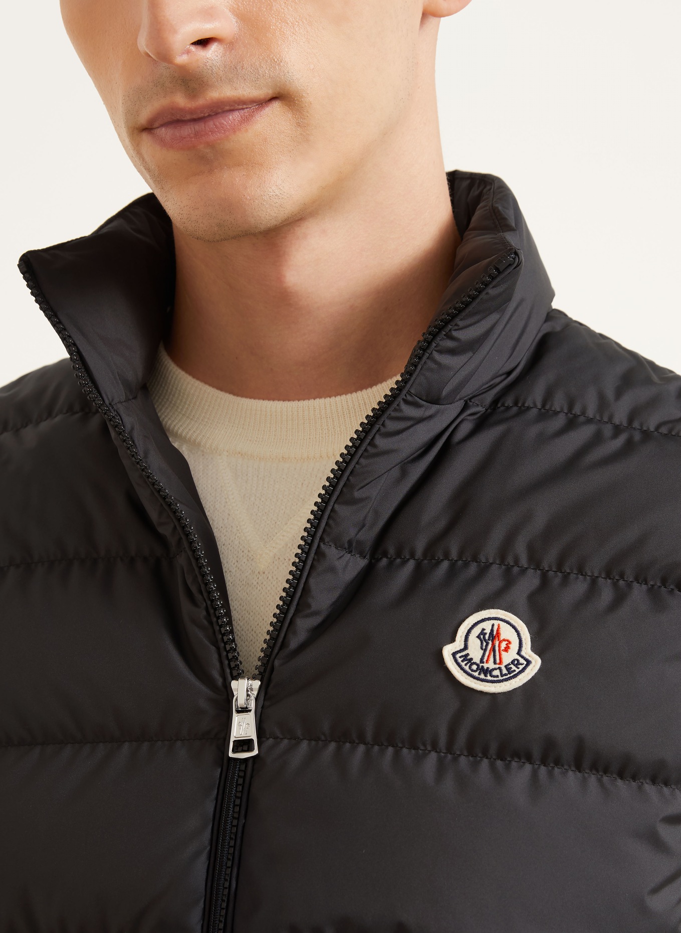 MONCLER Lichtgewicht Donzen bodywarmer CONTRIN: ZWART