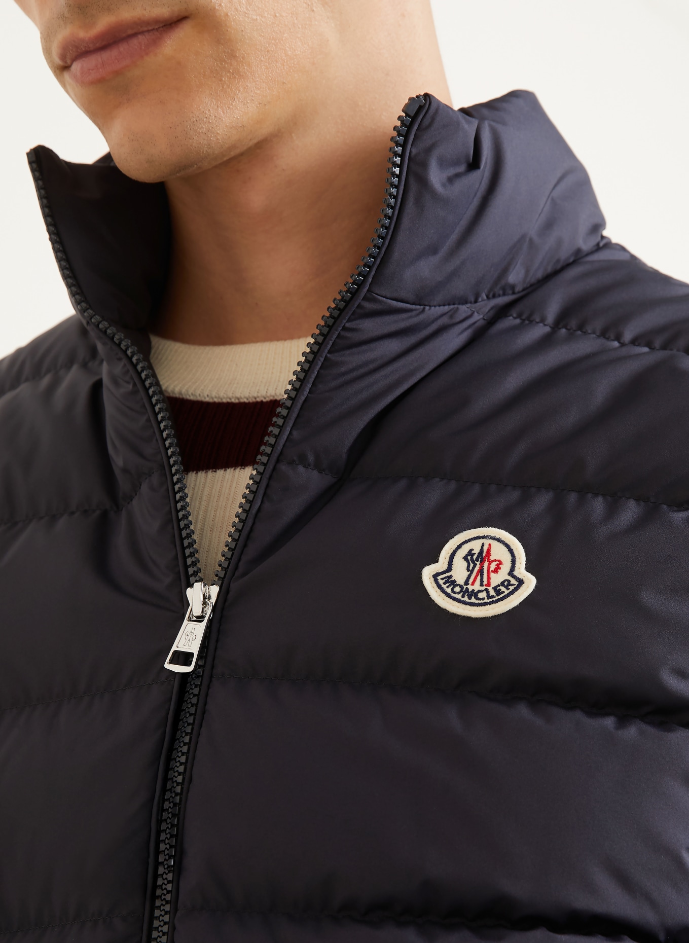 MONCLER Lehká péřová vesta CONTRIN: TMAVĚ MODRÁ