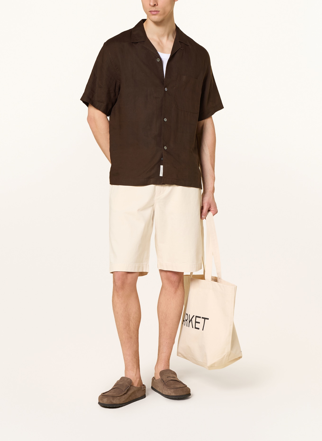 ARKET Chemise de vacances BECKHAMN coupe décontractée en lin: MARRON FONCÉ