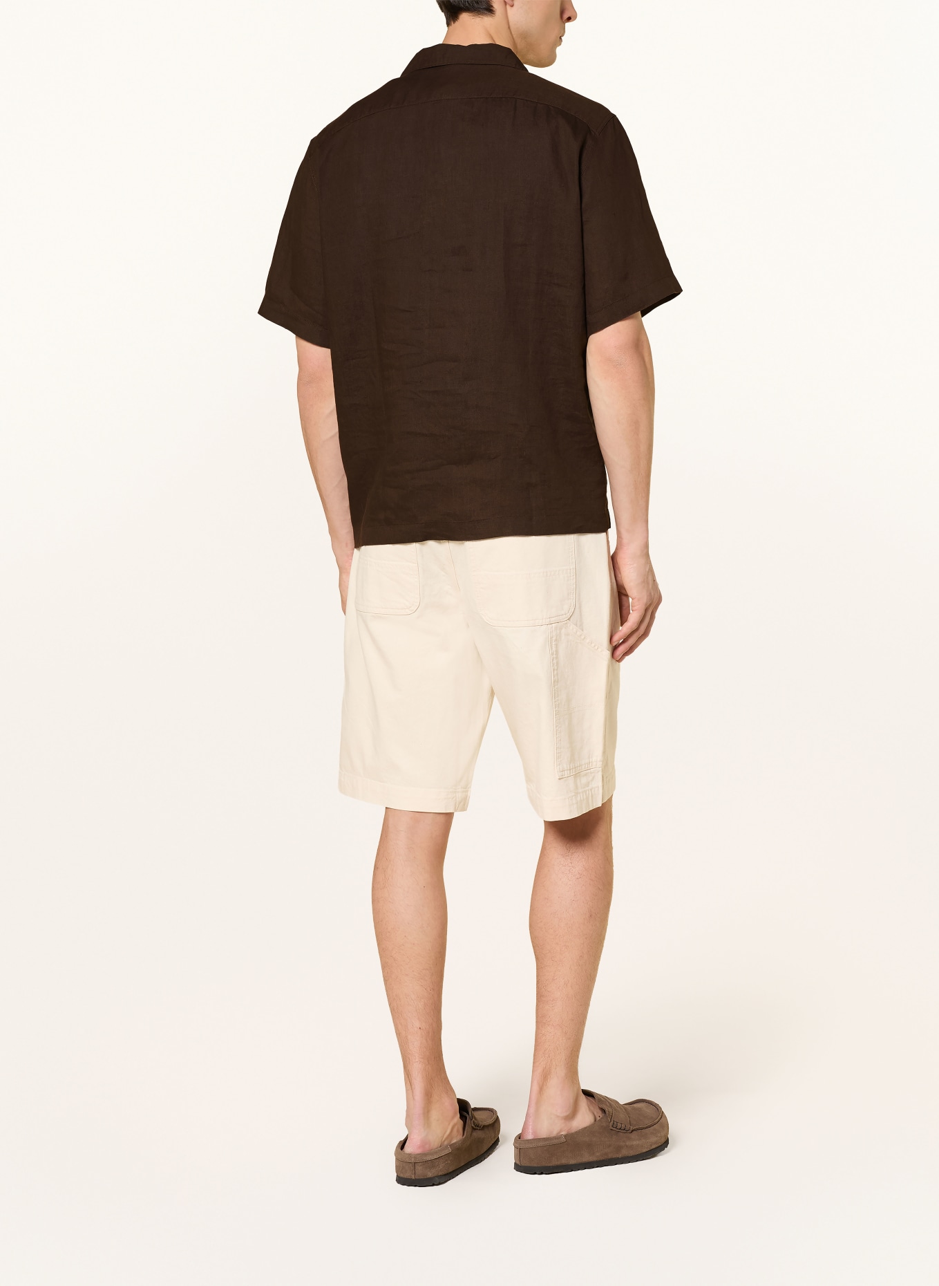 ARKET Chemise de vacances BECKHAMN coupe décontractée en lin: MARRON FONCÉ