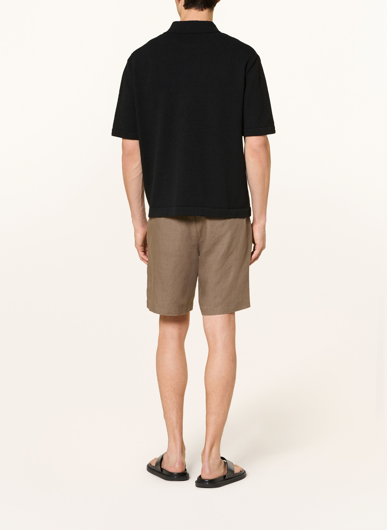ARKET Pletená košile SMOG Comfort Fit: ČERNÁ