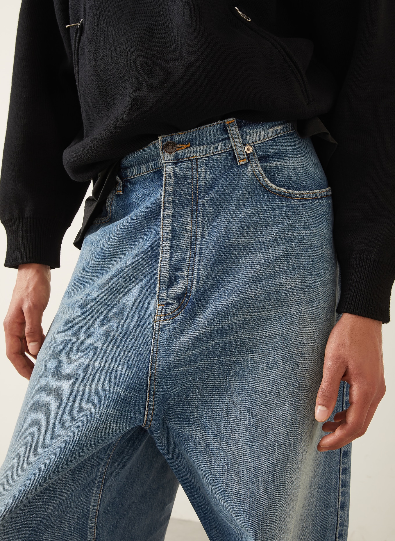 BALENCIAGA Jean destroy coupe baggy: 5002 Aubergine