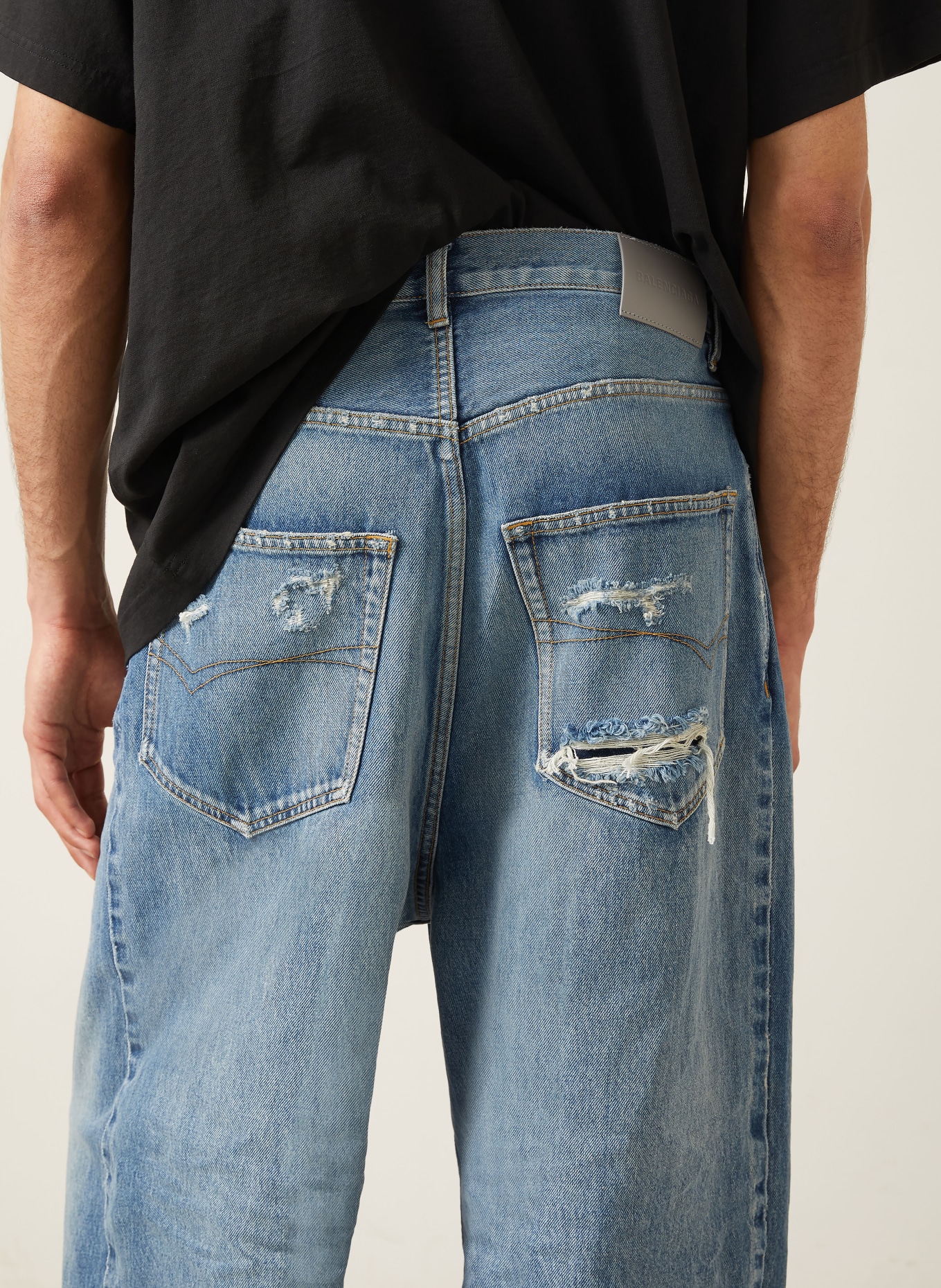 BALENCIAGA Jean destroy coupe baggy: 5002 Aubergine