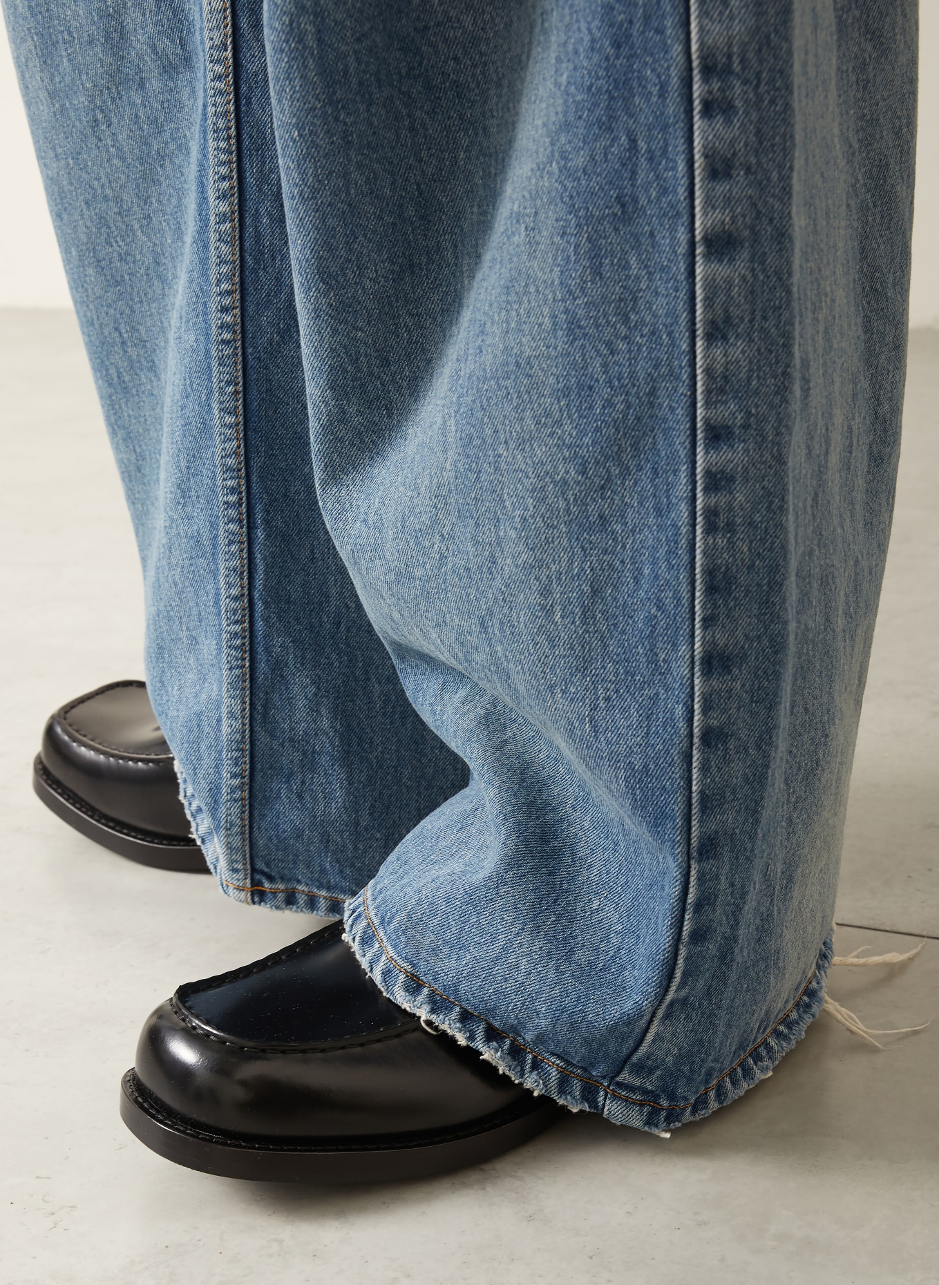 BALENCIAGA Jean destroy coupe baggy: 5002 Aubergine