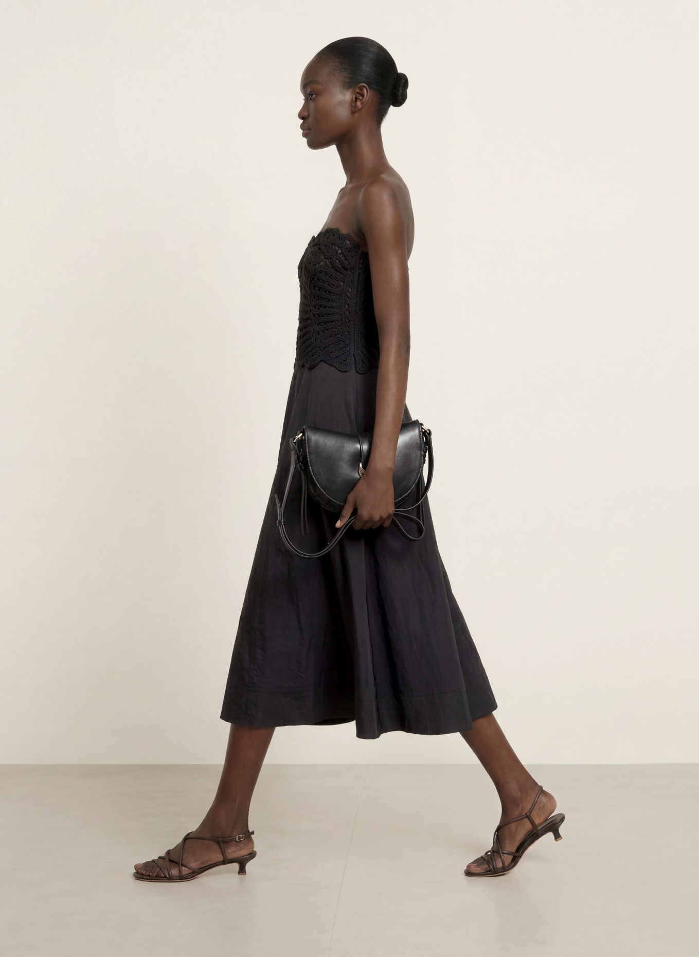 ba&sh Off-Shoulder-Kleid PRAINA im Materialmix: SCHWARZ