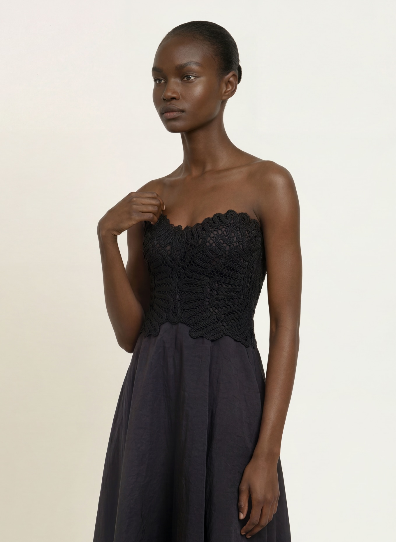 ba&sh Off-Shoulder-Kleid PRAINA im Materialmix: SCHWARZ