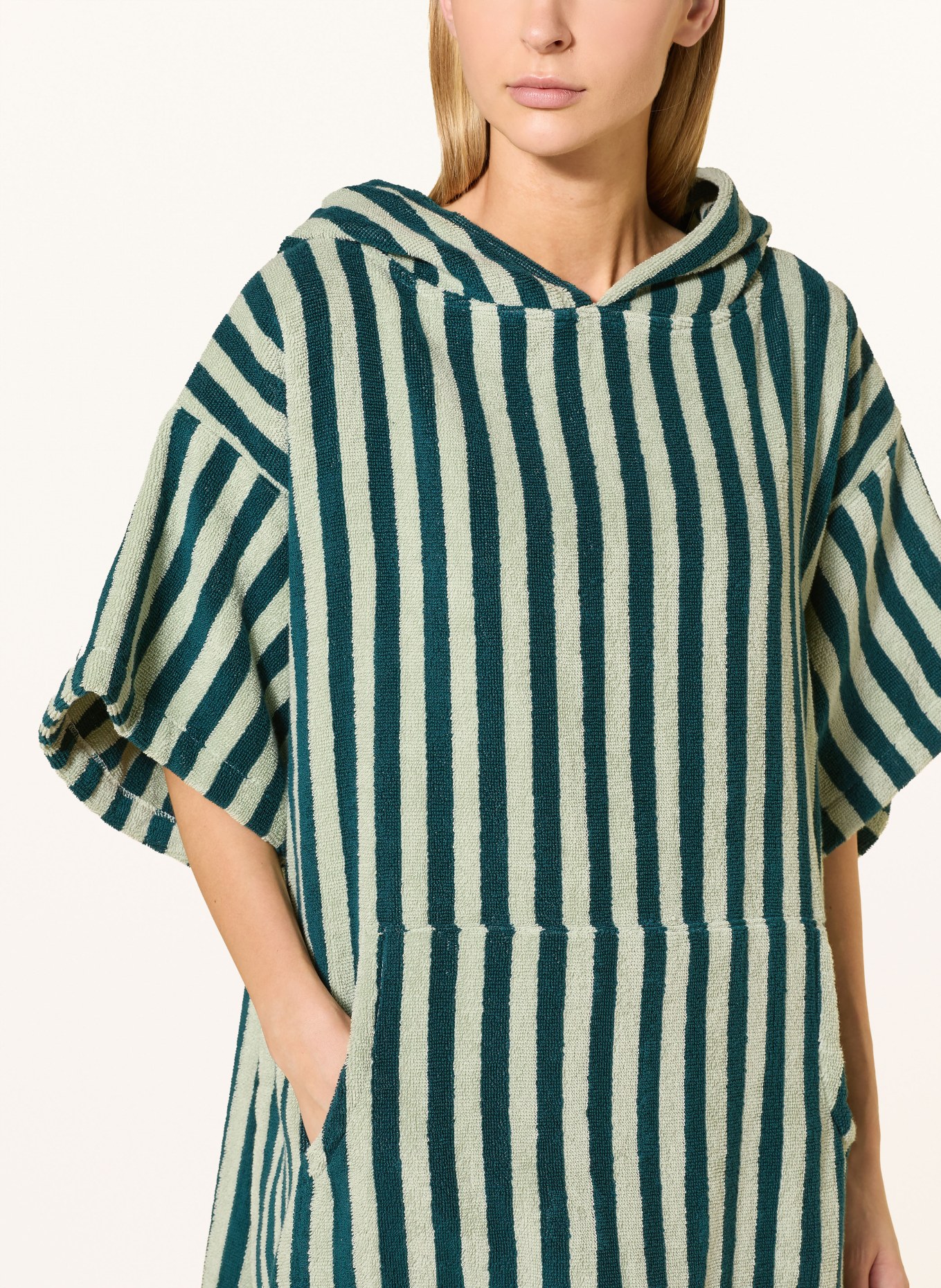 BONGUSTA Unisex-Poncho NARAM mit Kapuze: DUNKELGRÜN / HELLGRÜN