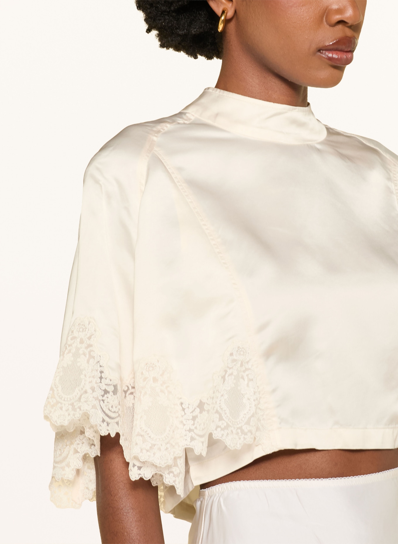 SANDRO Cropped-Blusenshirt aus Satin mit Spitze: ECRU