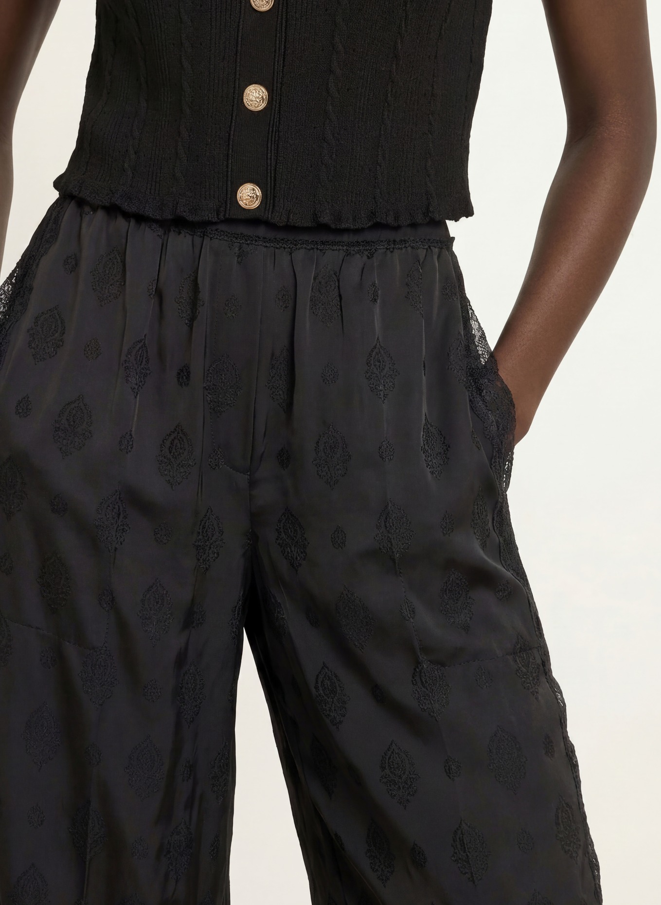 SANDRO Hose mit Spitze: SCHWARZ