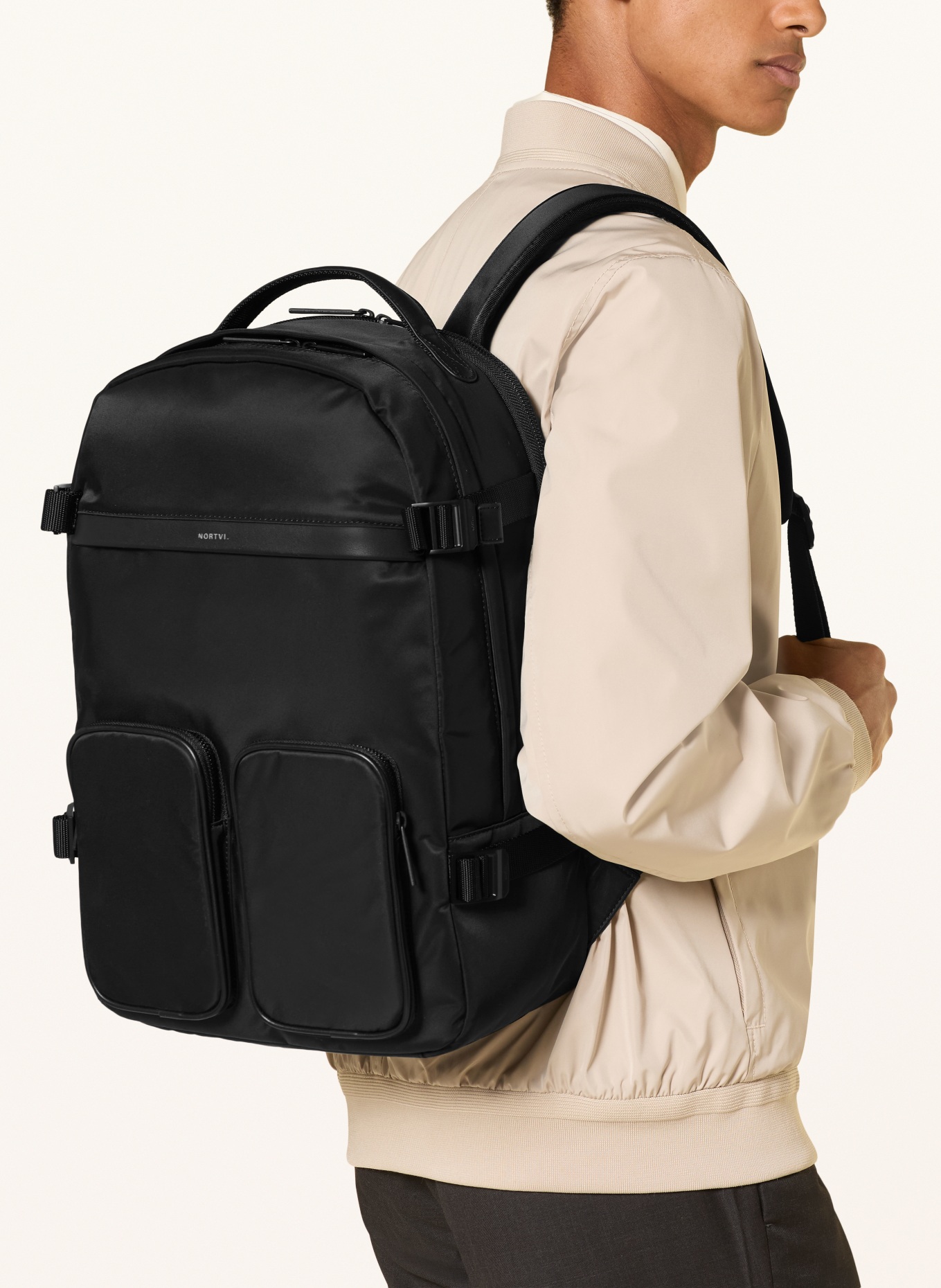 NORTVI Rucksack mit Laptop-Fach: SCHWARZ