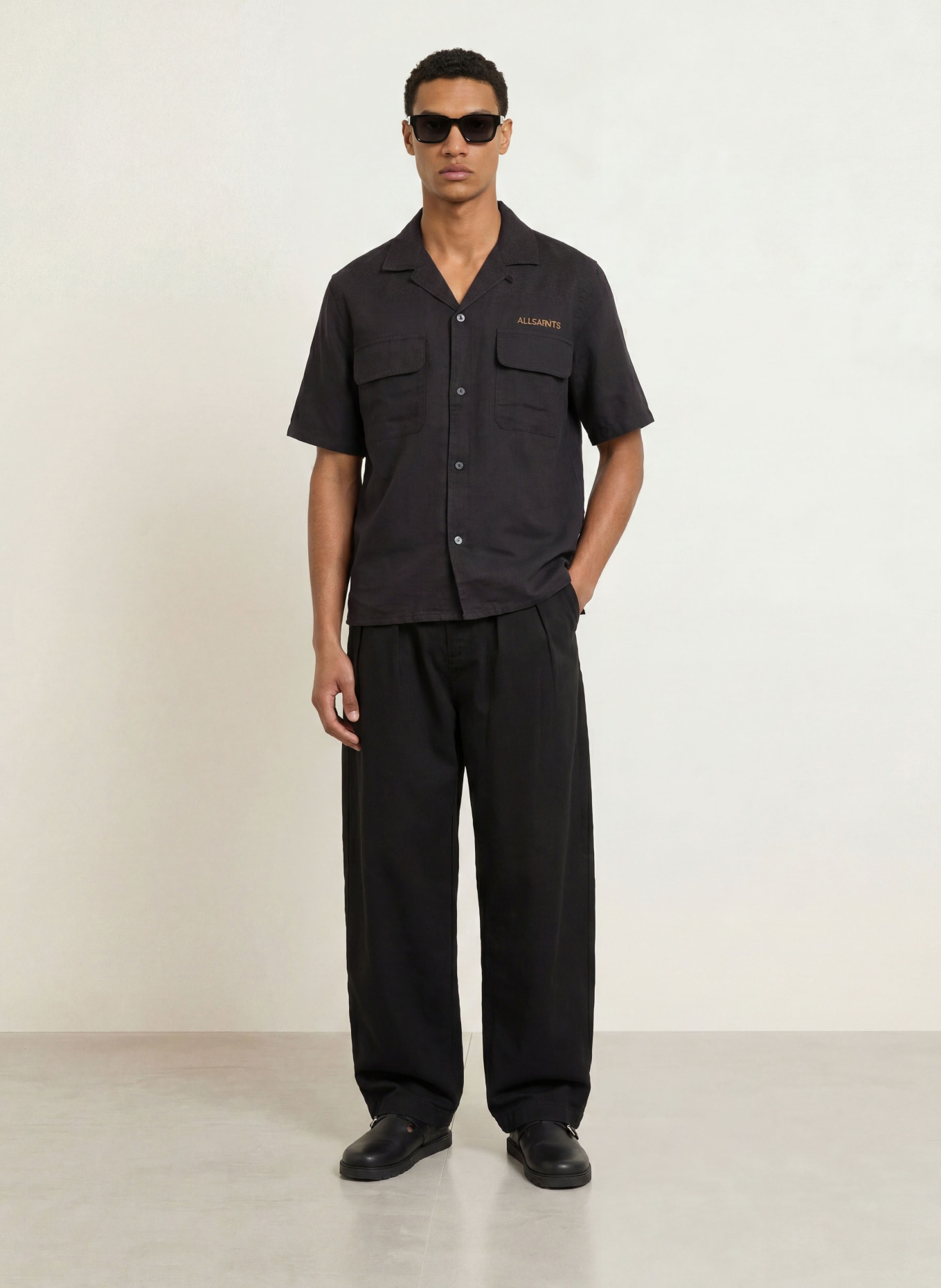 ALLSAINTS Resorthemd DUNLOE Boxy Fit aus Leinen: SCHWARZ / CAMEL