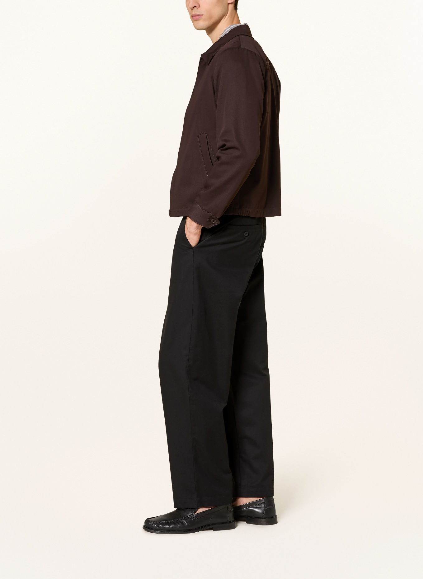 COS Chino Regular Fit: SCHWARZ