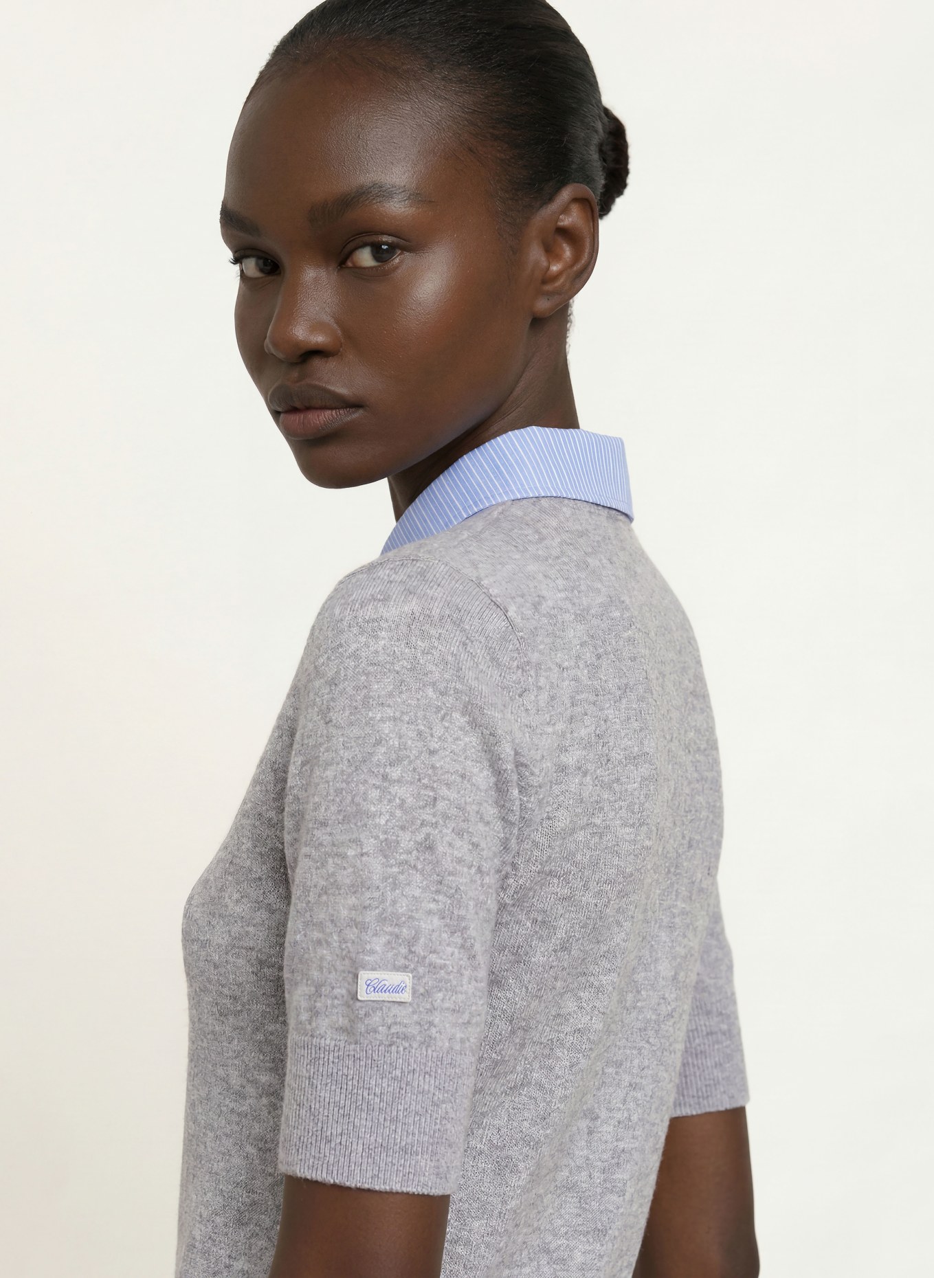 CLAUDIE PIERLOT Strickshirt mit abnehmbarem Kragen: GRAU / HELLBLAU / WEISS