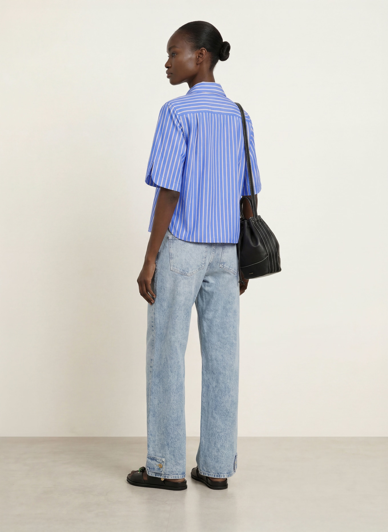 CLAUDIE PIERLOT Hemdbluse mit abnehmbarer Schluppe: HELLBLAU / DUNKELBRAUN / WEISS