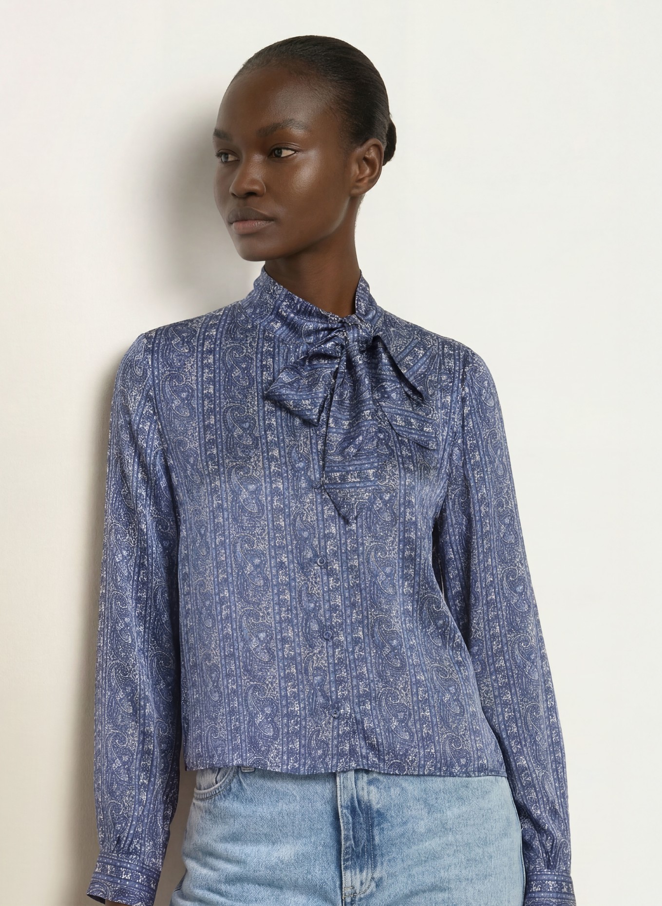 CLAUDIE PIERLOT Bluse: DUNKELBLAU / WEISS
