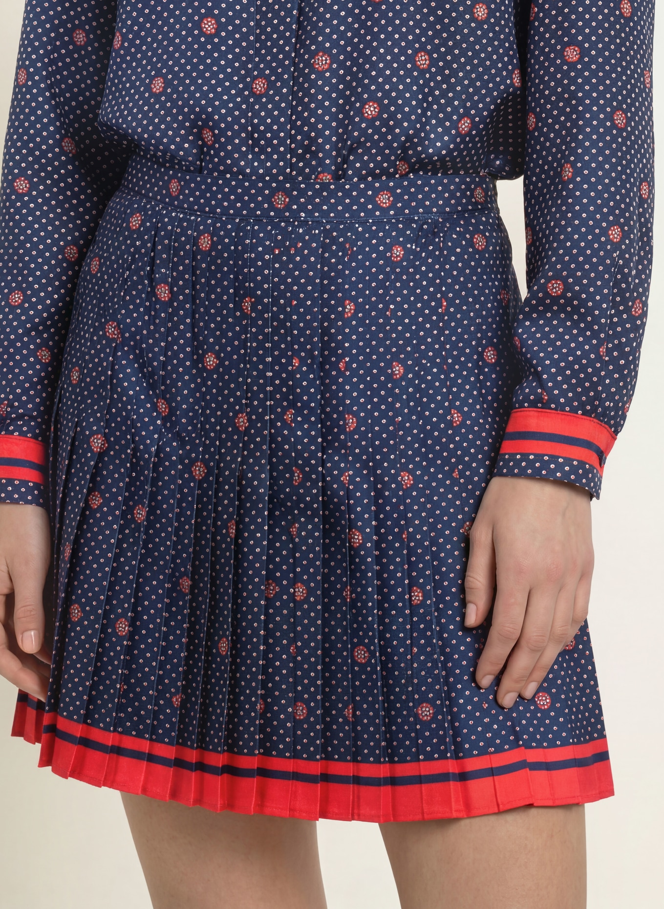 CLAUDIE PIERLOT Faltenrock: DUNKELBLAU / BEIGE / ROT