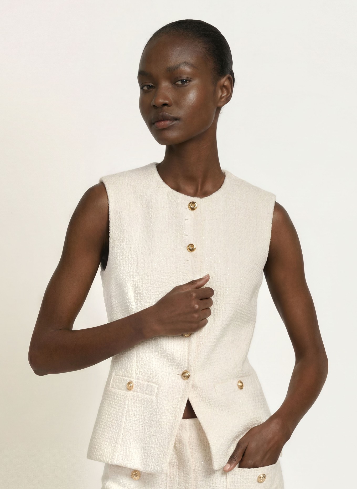 maje Blazerweste aus Tweed mit Pailletten: ECRU / GOLD