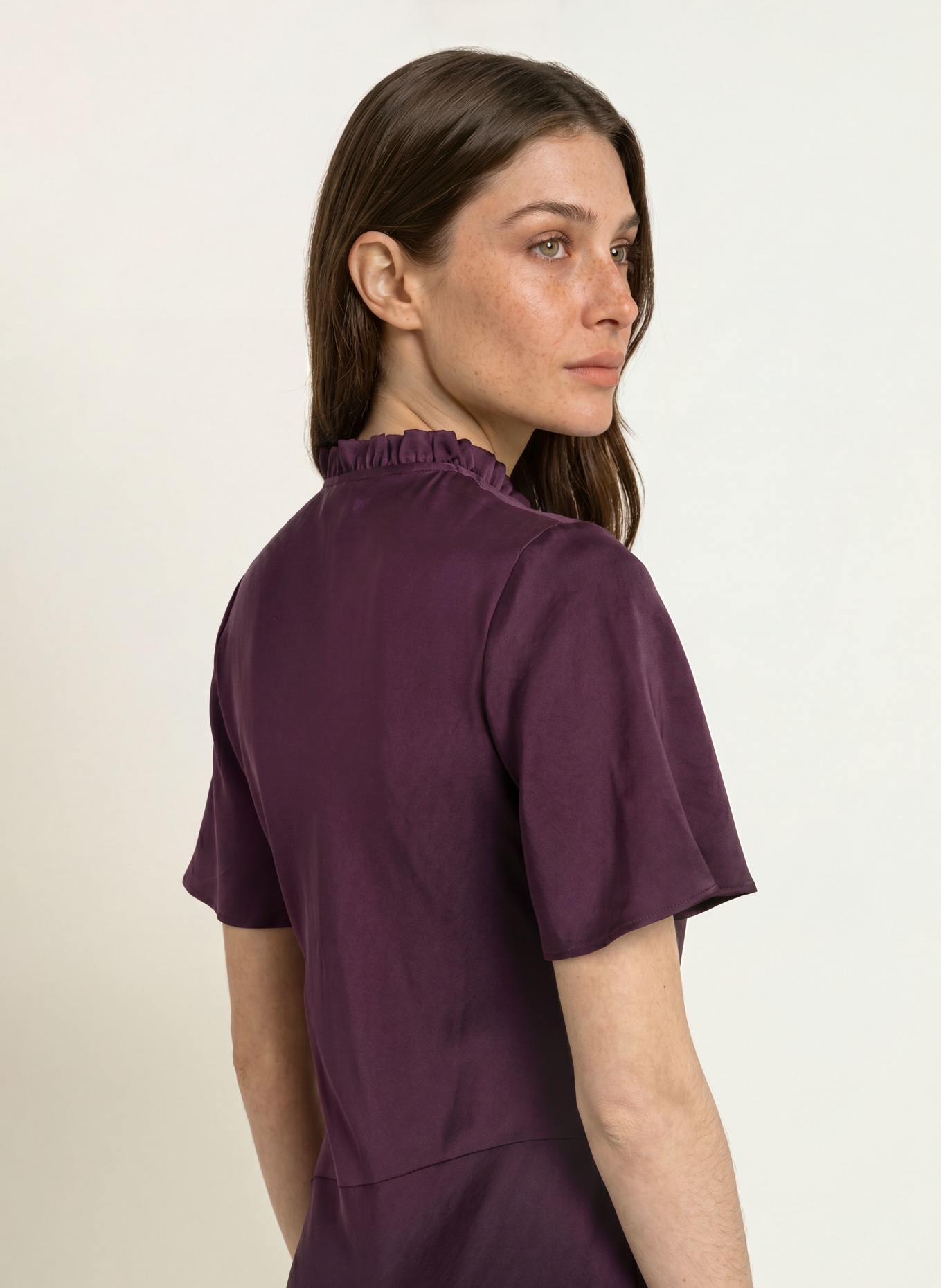 CLAUDIE PIERLOT Satinkleid mit Rüschen: DUNKELLILA