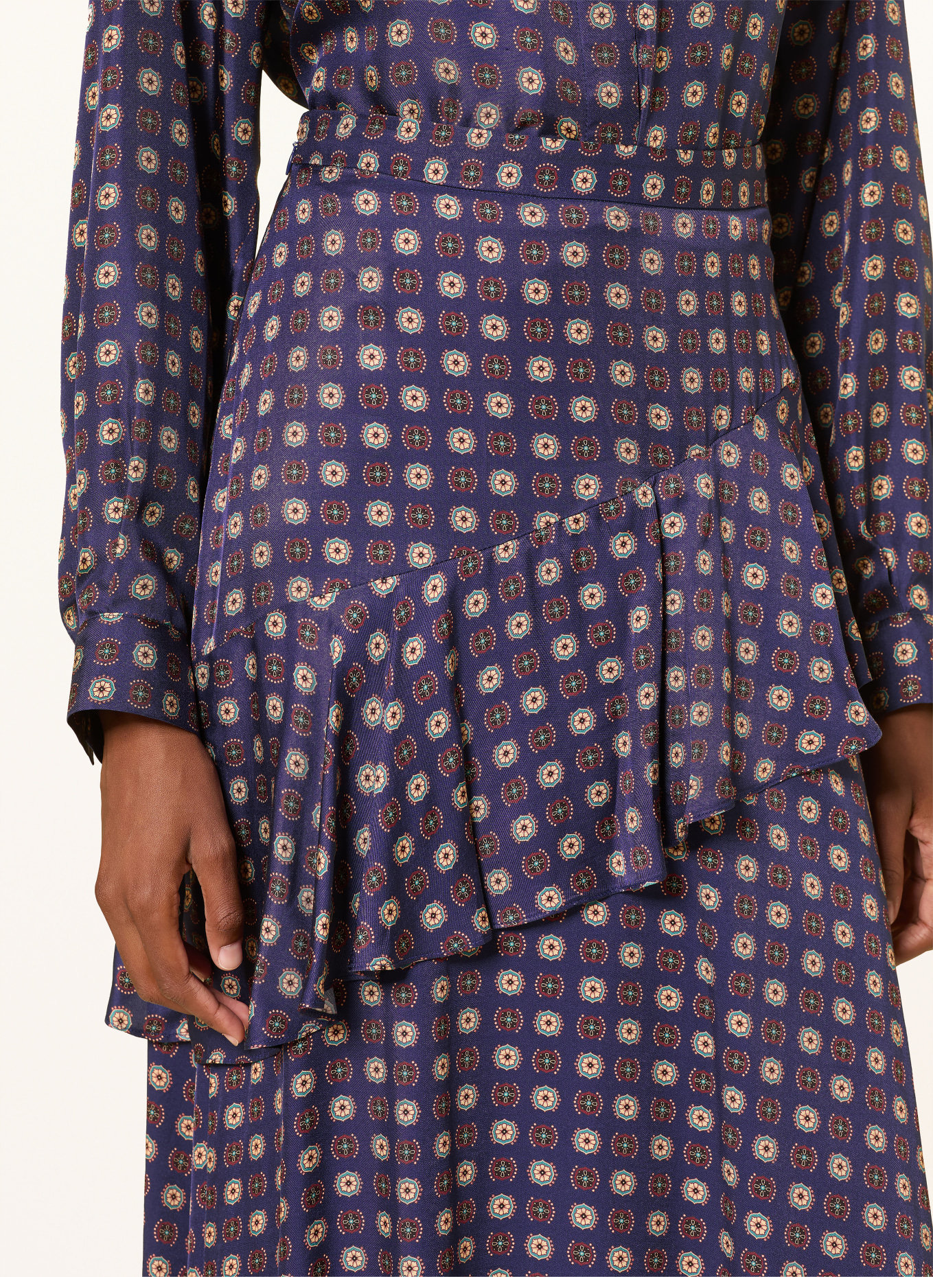 CLAUDIE PIERLOT Satinrock mit Volants: DUNKELBLAU / BEIGE / DUNKELROT