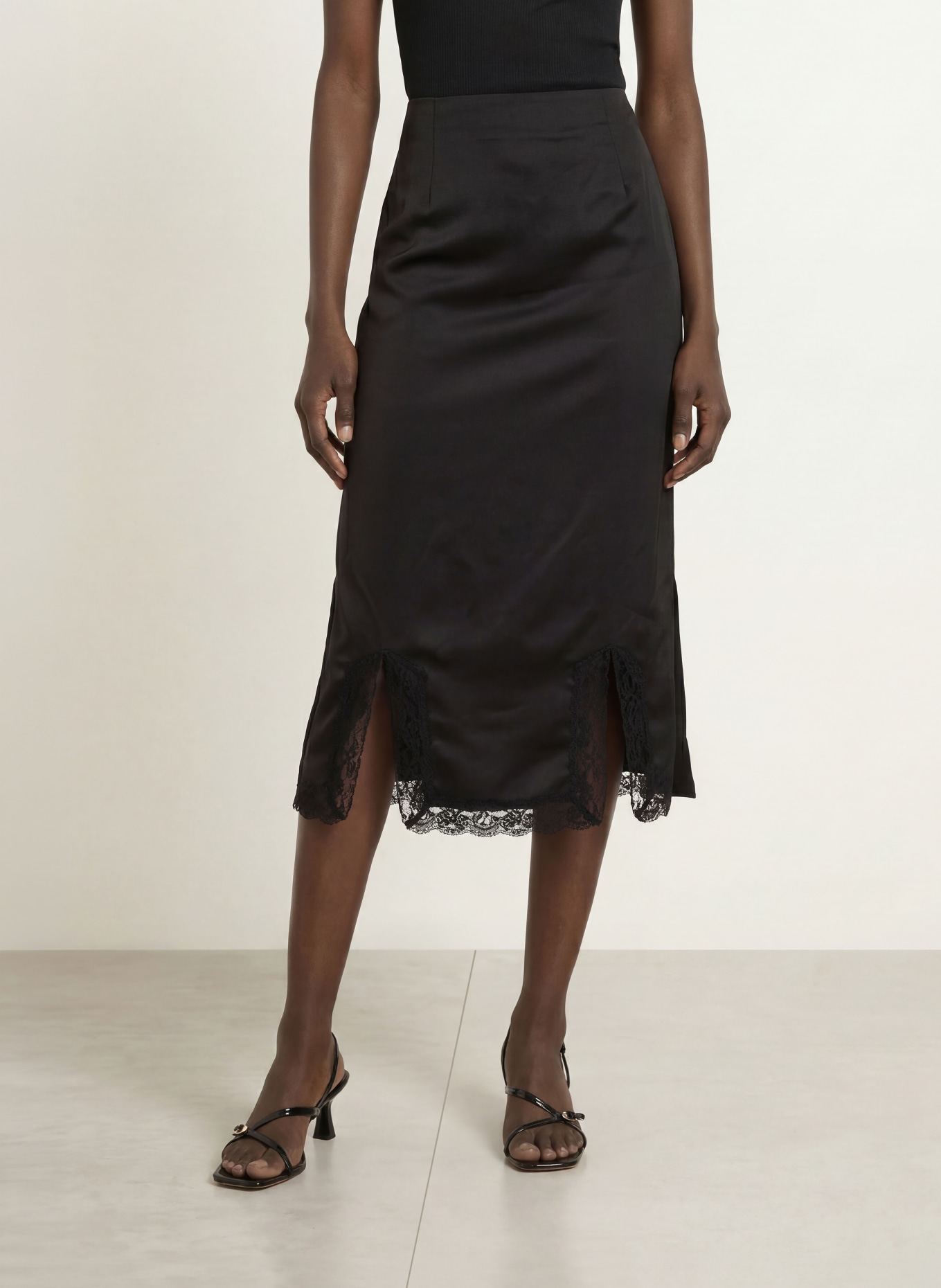 SANDRO Rock im Materialmix mit Spitze: SCHWARZ