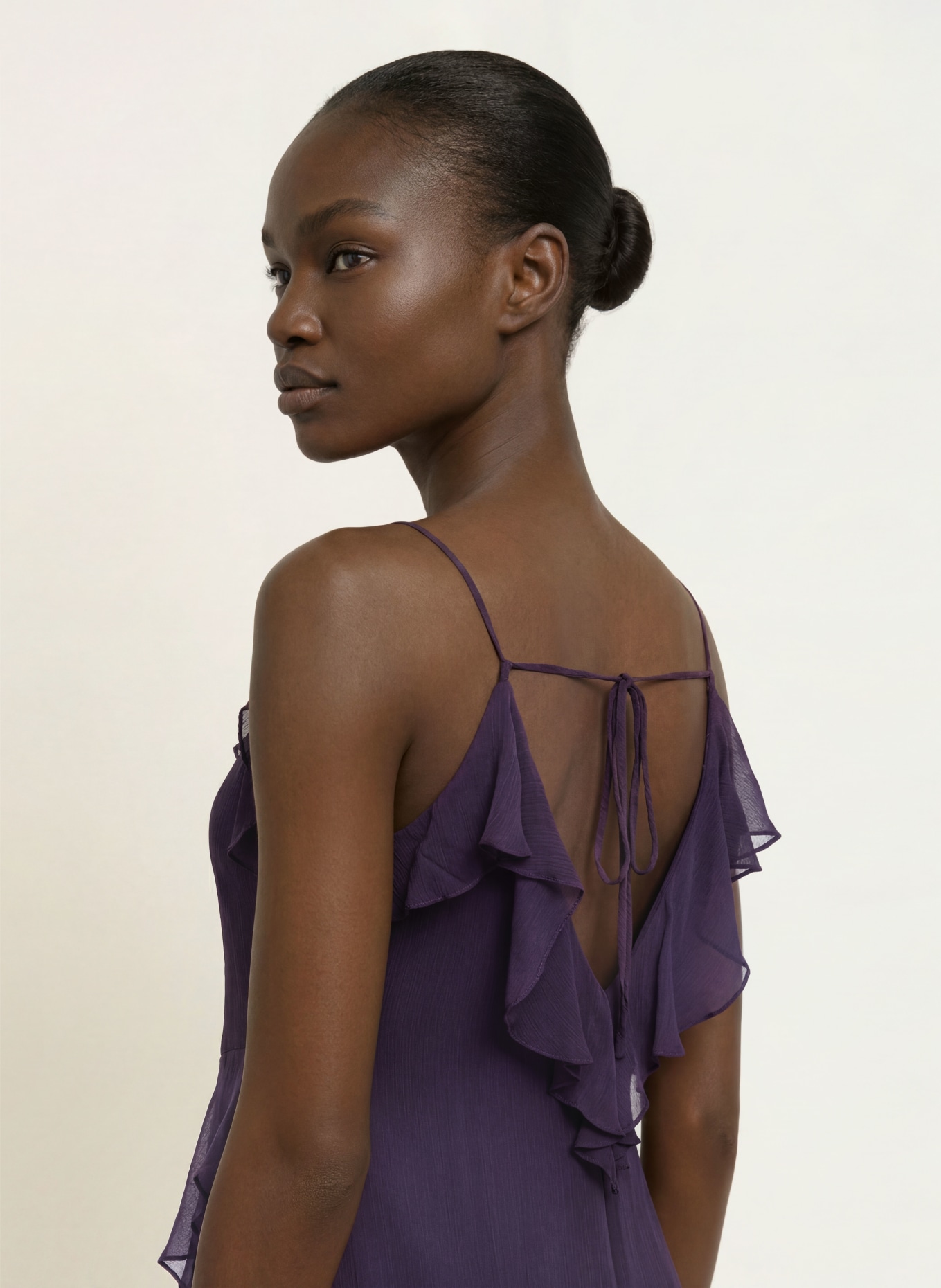 ba&sh Kleid OCEANE mit Volants: DUNKELLILA