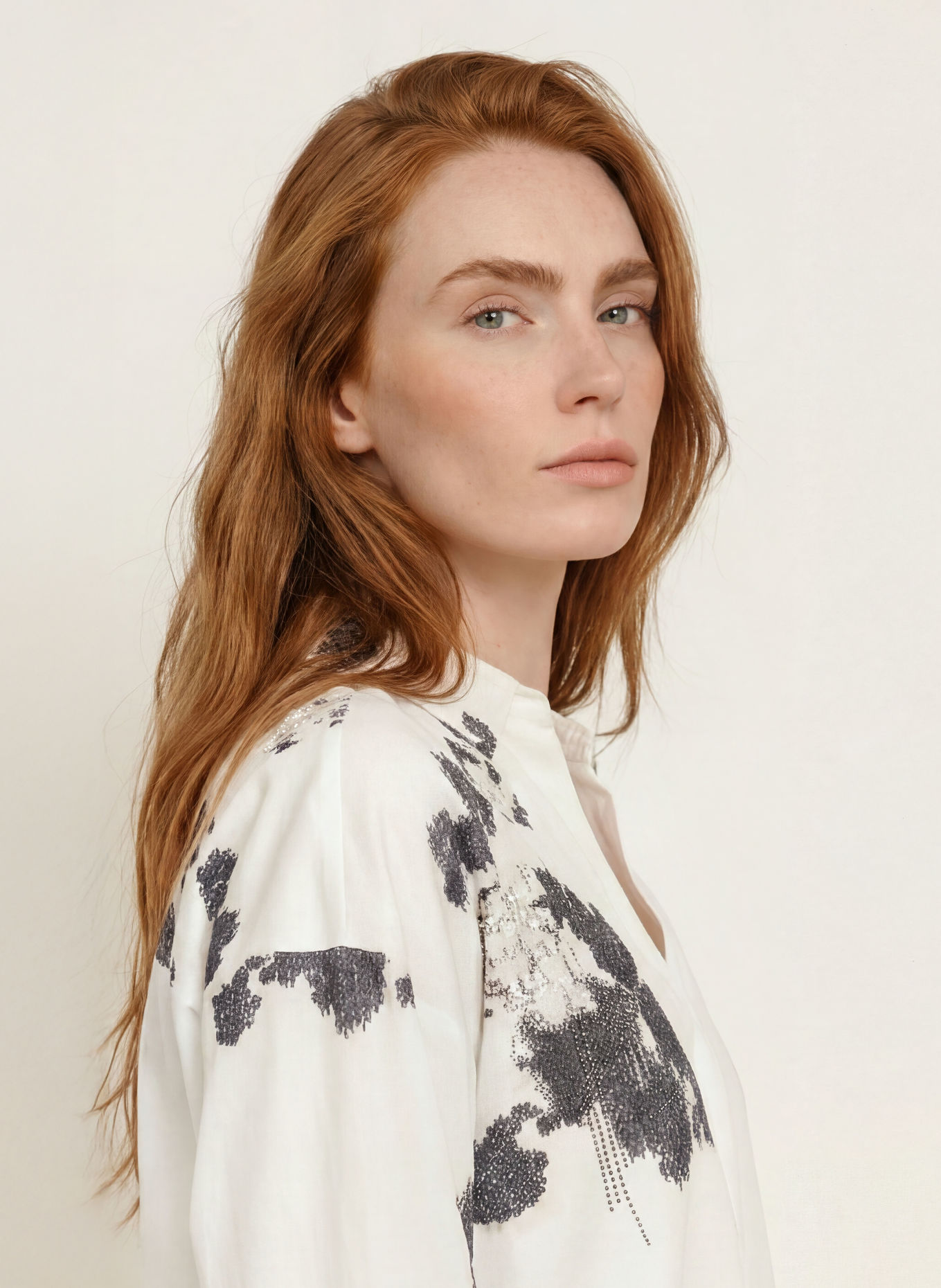 SPORTALM Blouse with Rhinestones: WHITE / BLACK