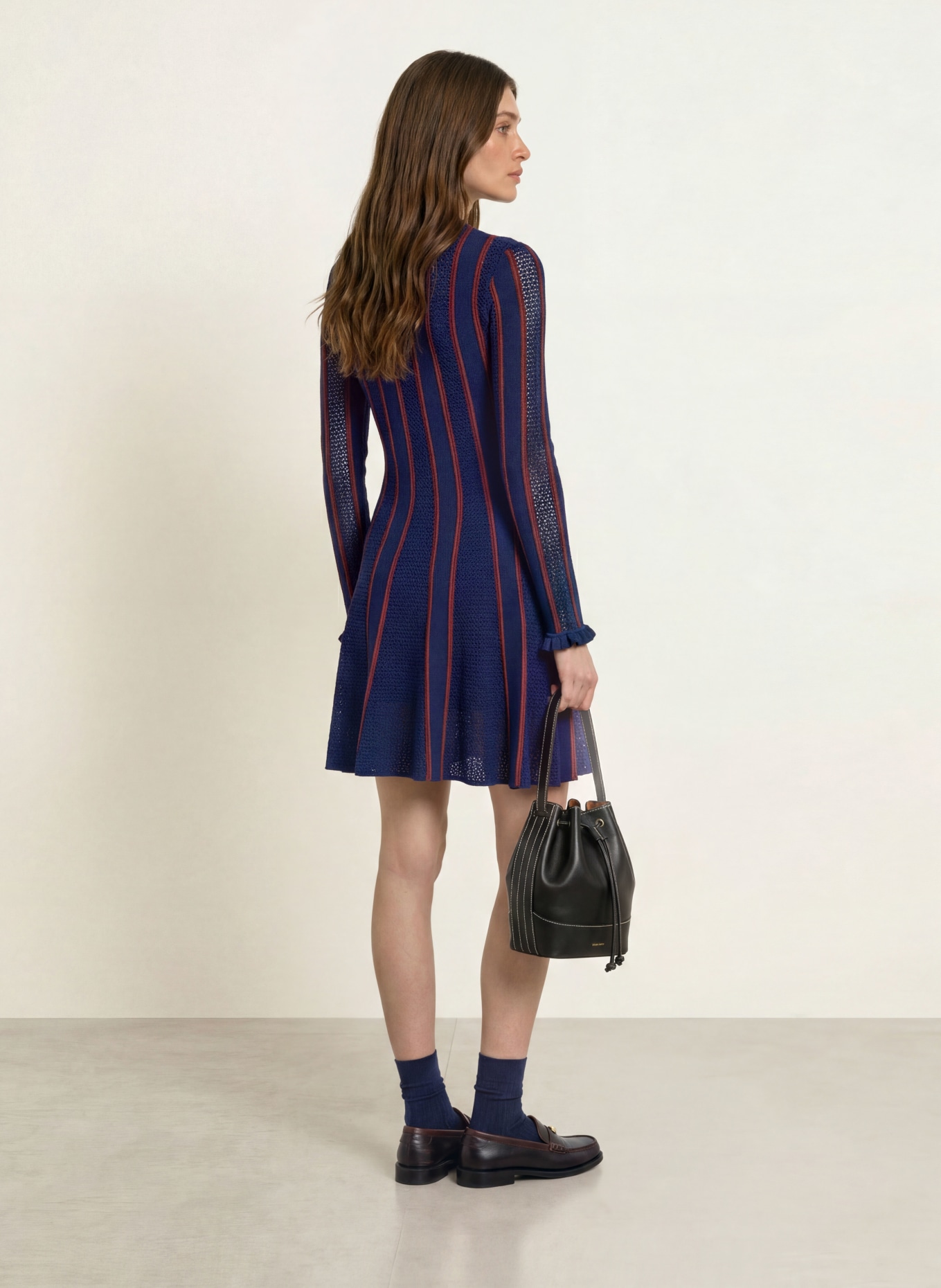 CLAUDIE PIERLOT Strickkleid mit Rüschen: BLAU / BRAUN / DUNKELROT