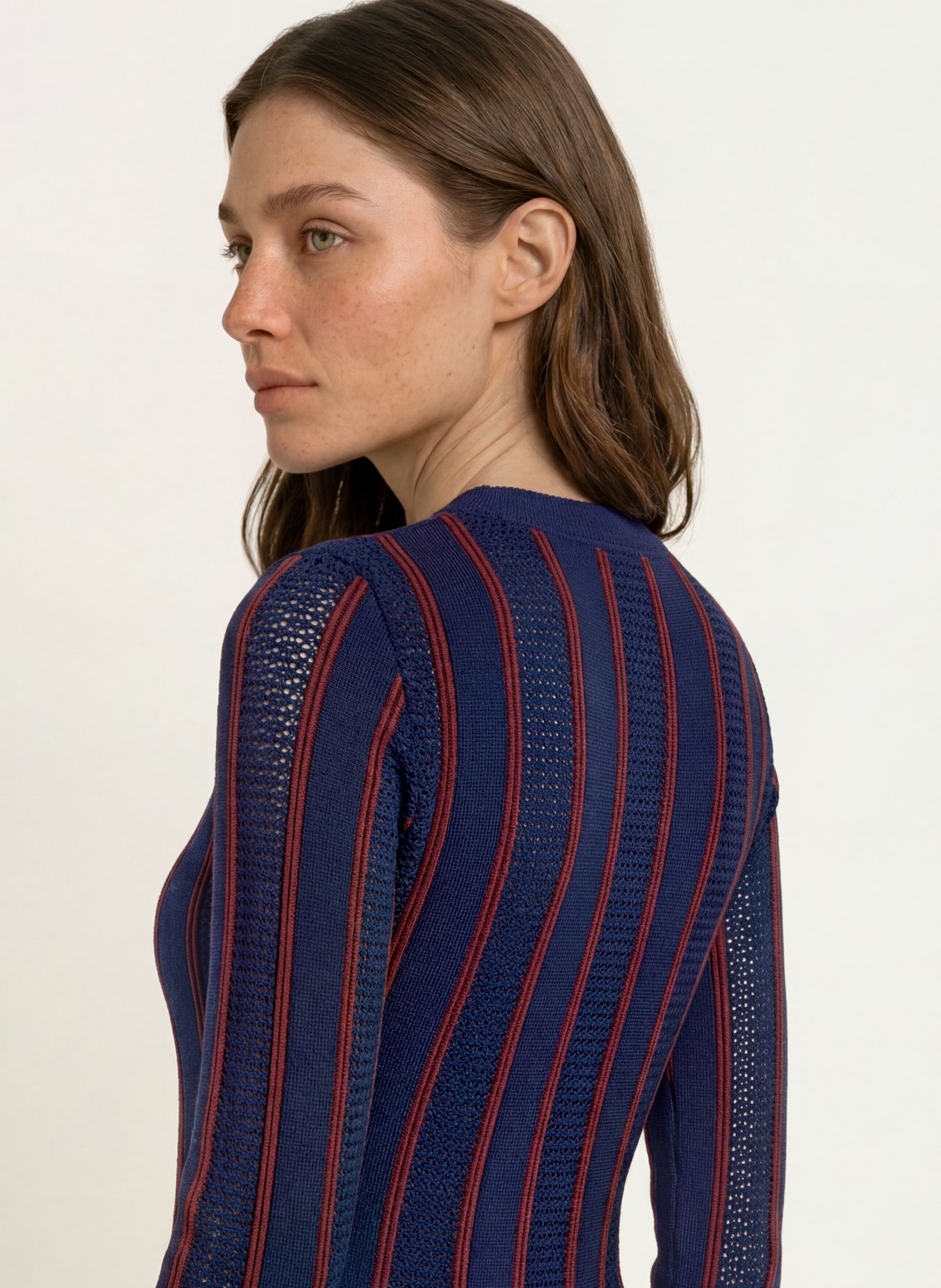 CLAUDIE PIERLOT Strickkleid mit Rüschen: BLAU / BRAUN / DUNKELROT