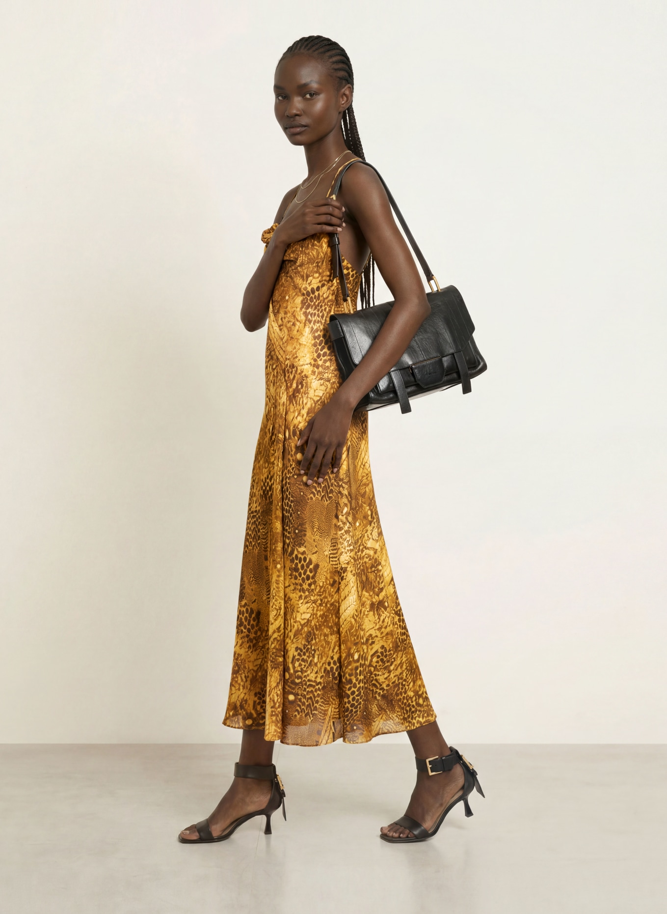 ALLSAINTS Robe CLAIRE en satin et soie: OR / COGNAC / MARRON FONCÉ