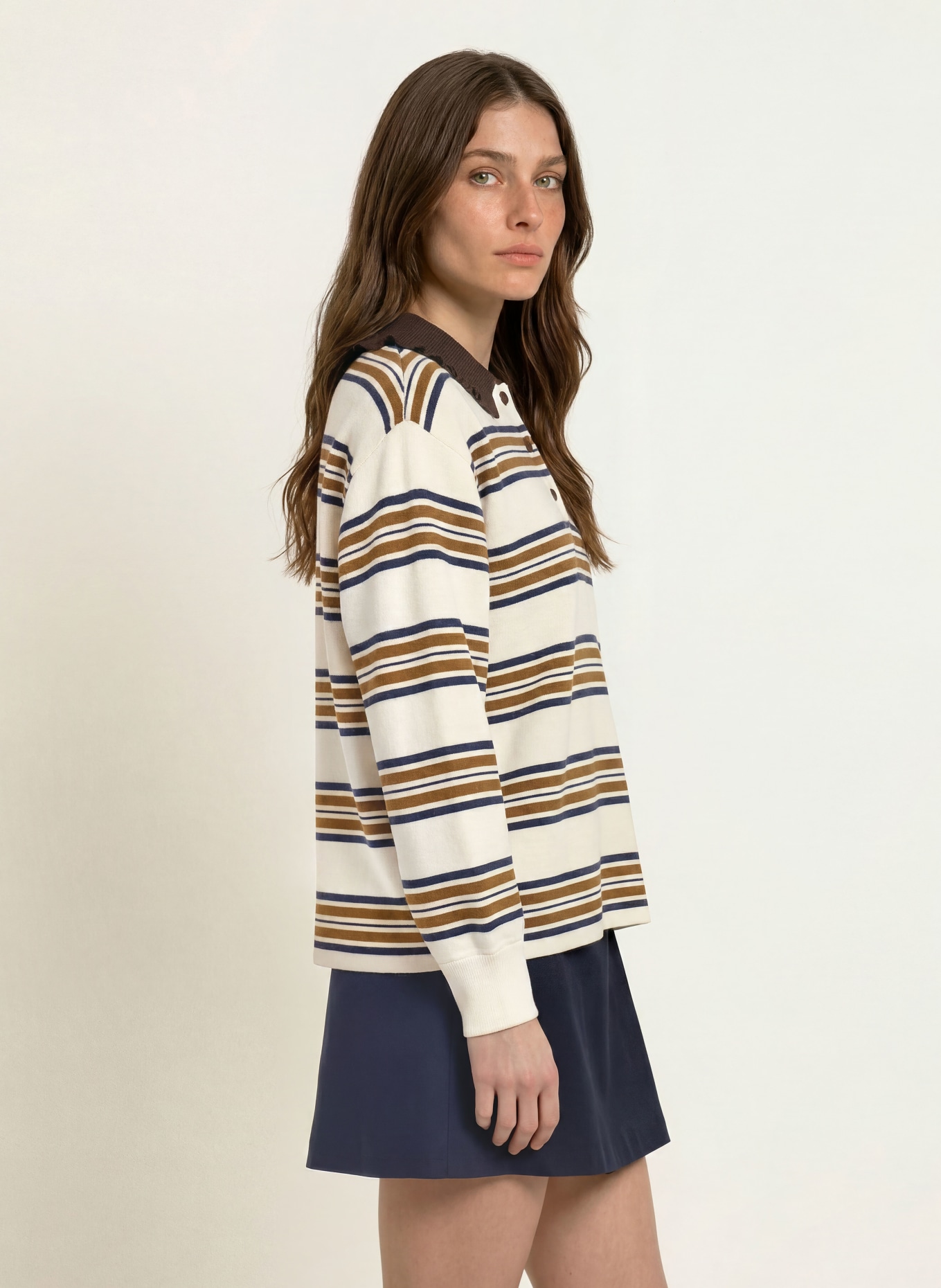 CLAUDIE PIERLOT Pullover mit Rüschen: CREME / DUNKELBRAUN / DUNKELBLAU