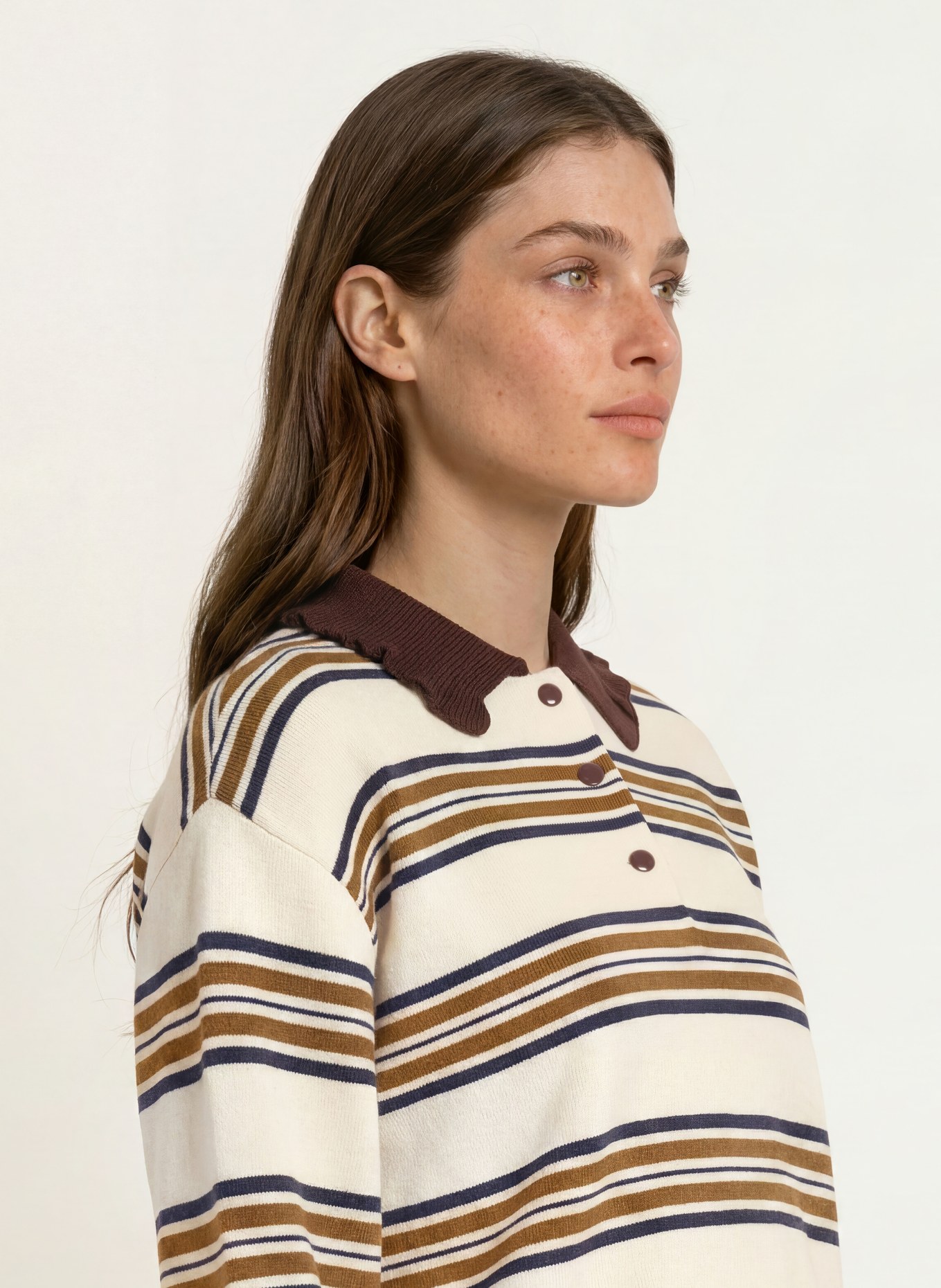 CLAUDIE PIERLOT Pullover mit Rüschen: CREME / DUNKELBRAUN / DUNKELBLAU