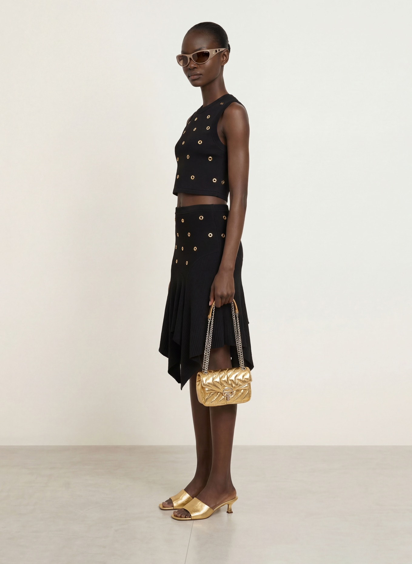 SANDRO Cropped-Top mit NIeten und Schmucksteinen: SCHWARZ