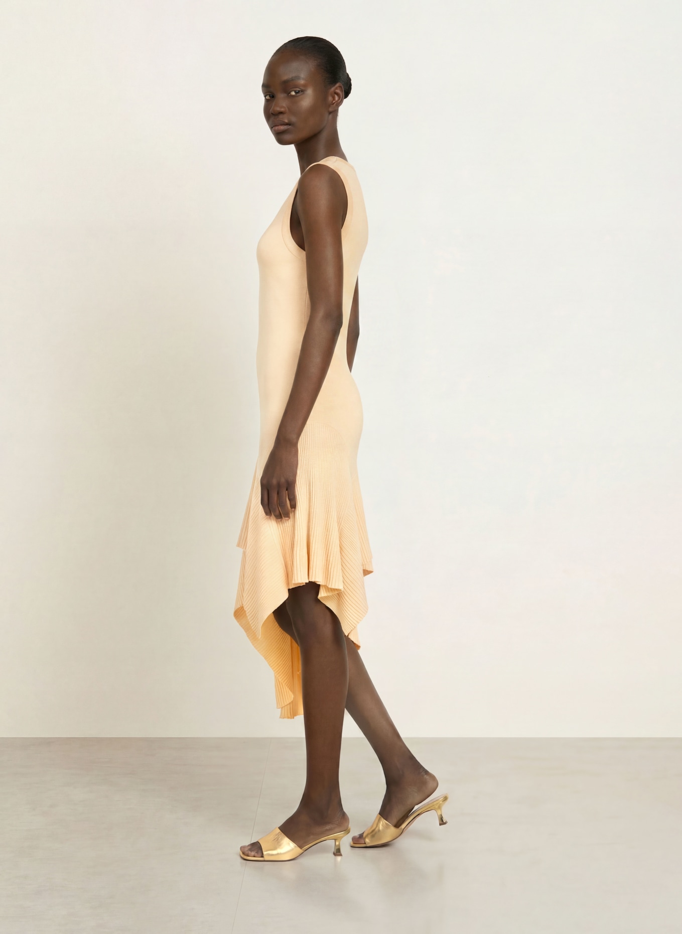 SANDRO Strickkleid mit Volants: HELLGELB