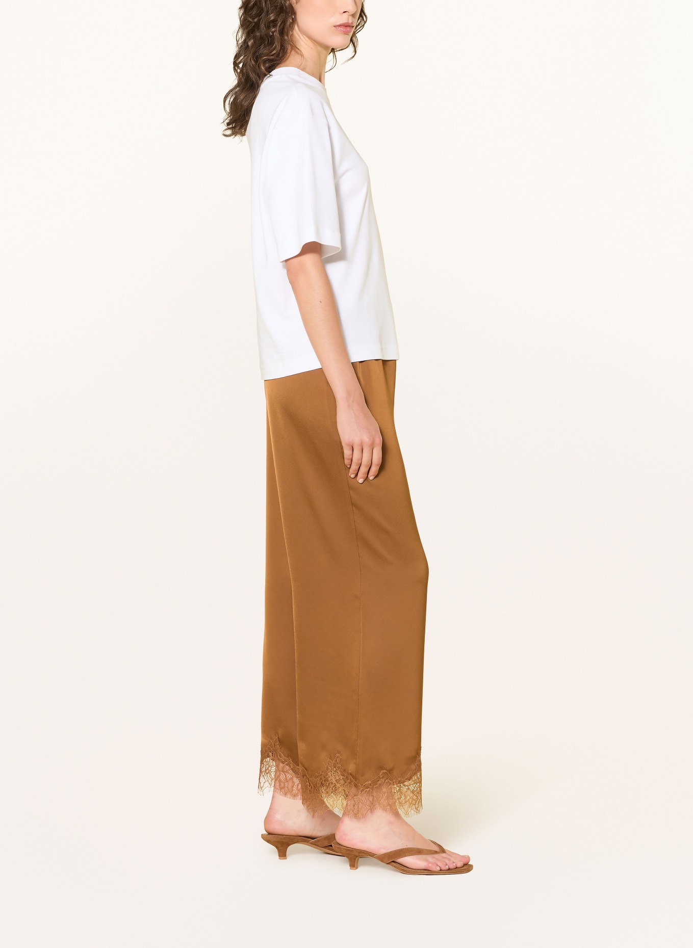 Rich & Royal Pantalon en satin avec dentelle: MARRON