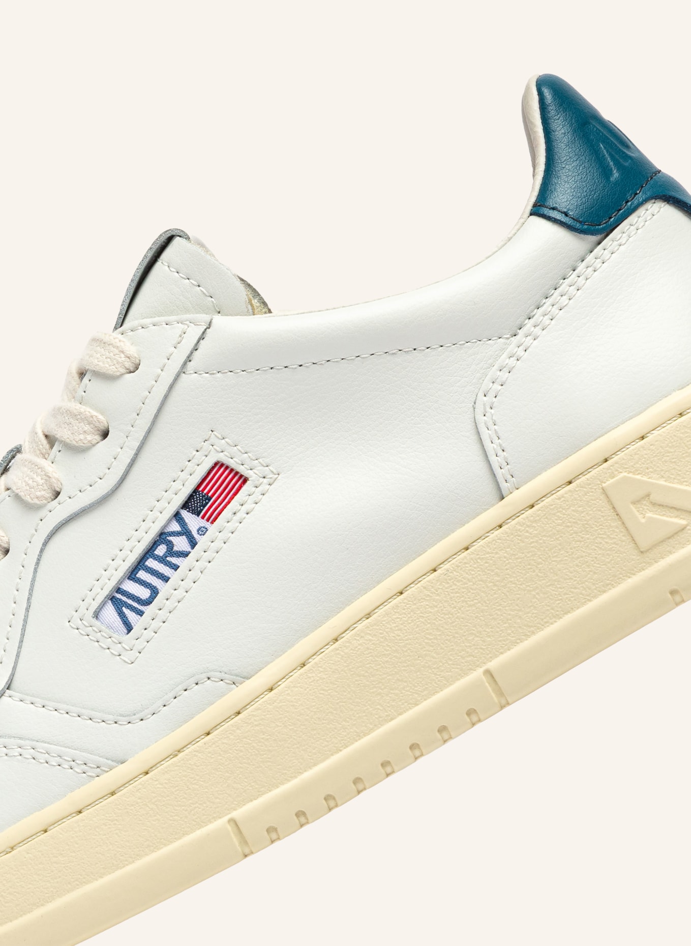 AUTRY Sneaker MEDALIST LOW LL: WEISS / BLAU