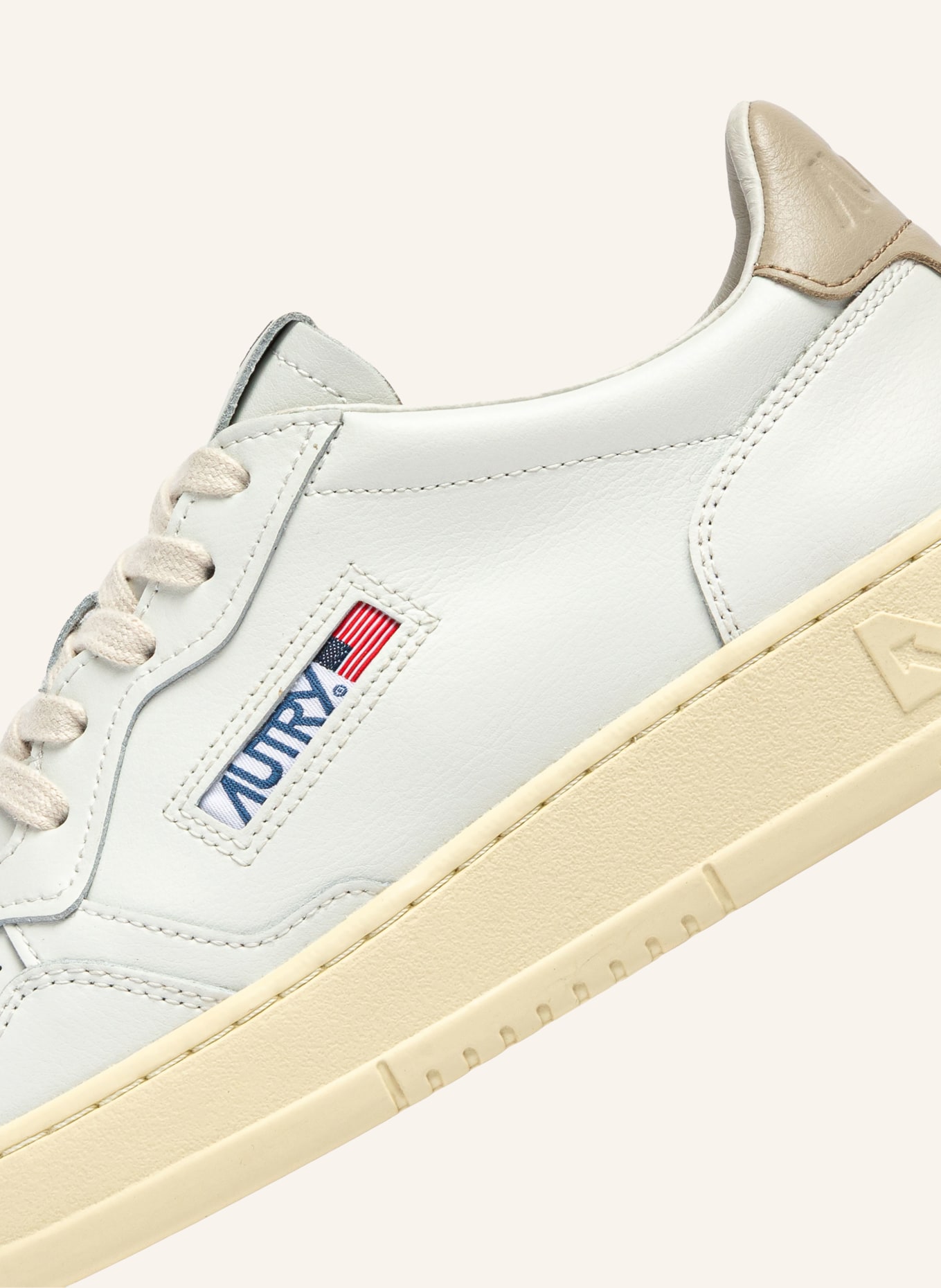 AUTRY Sneaker MEDALIST LOW LL: WEISS / BEIGE