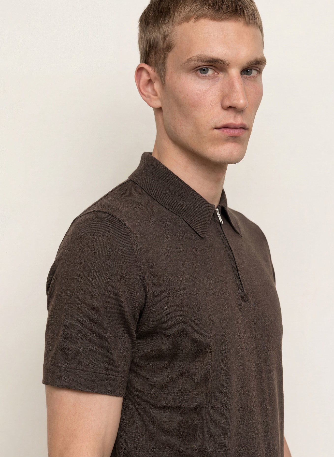 SANDRO Strick-Poloshirt: DUNKELBRAUN