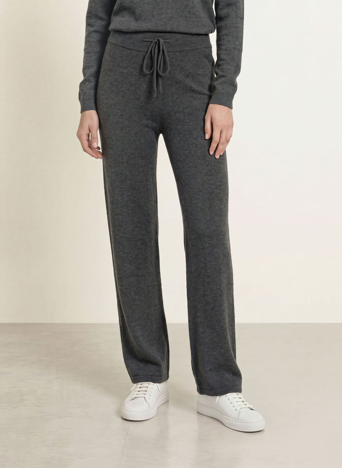 Juvia Knit trousers: DARK GRAY