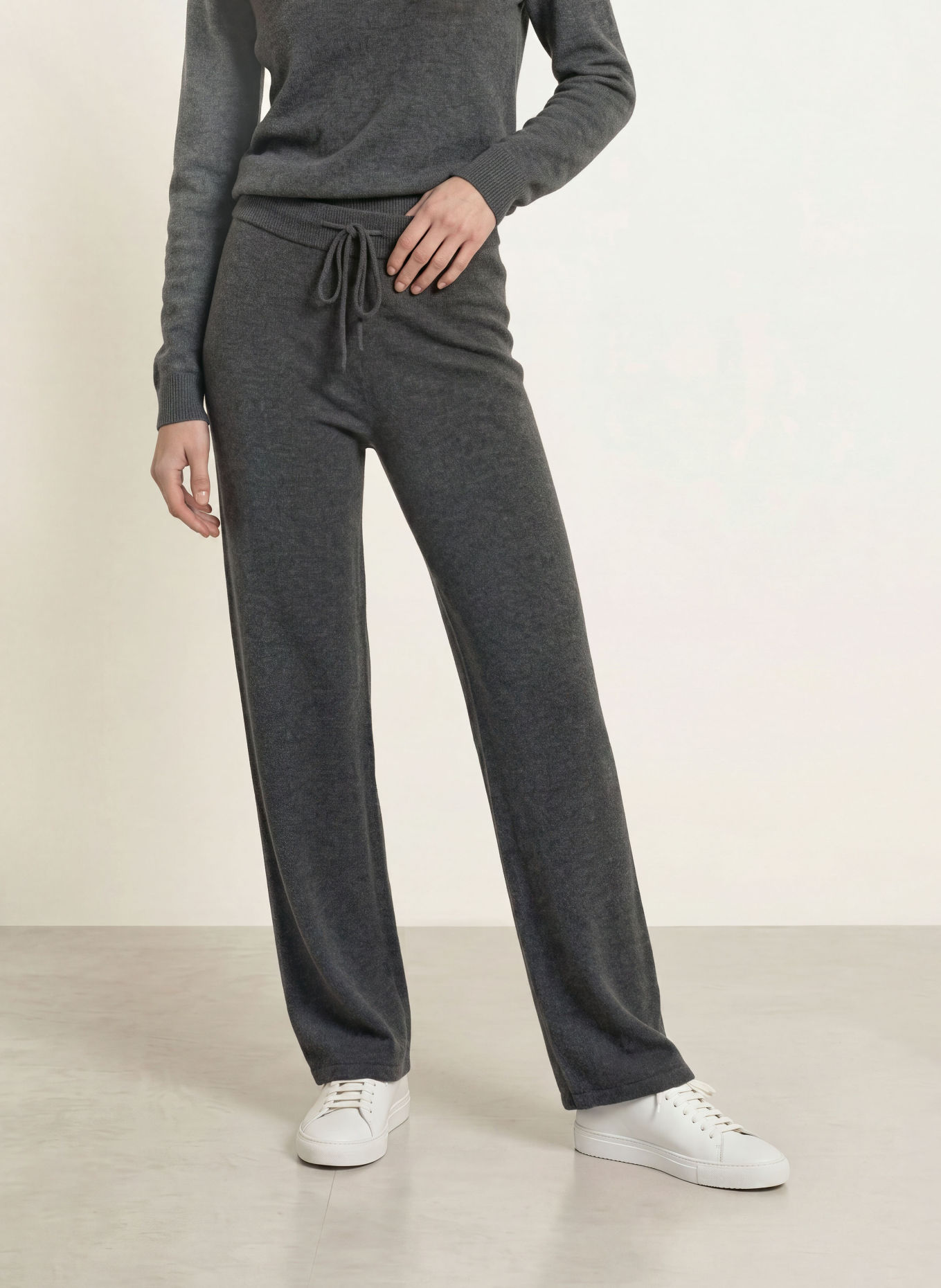 Juvia Knit trousers: DARK GRAY