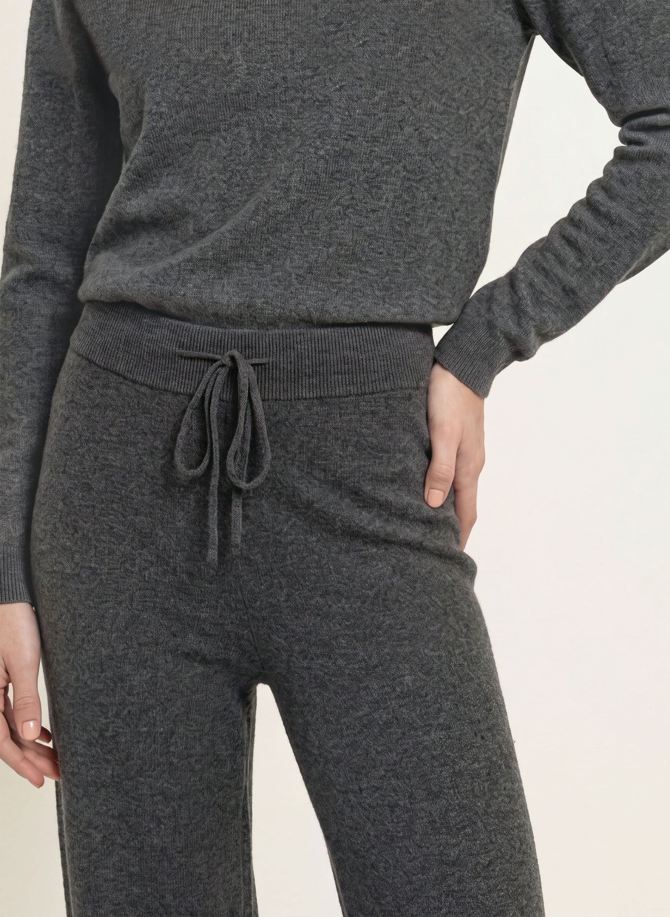 Juvia Knit trousers: DARK GRAY