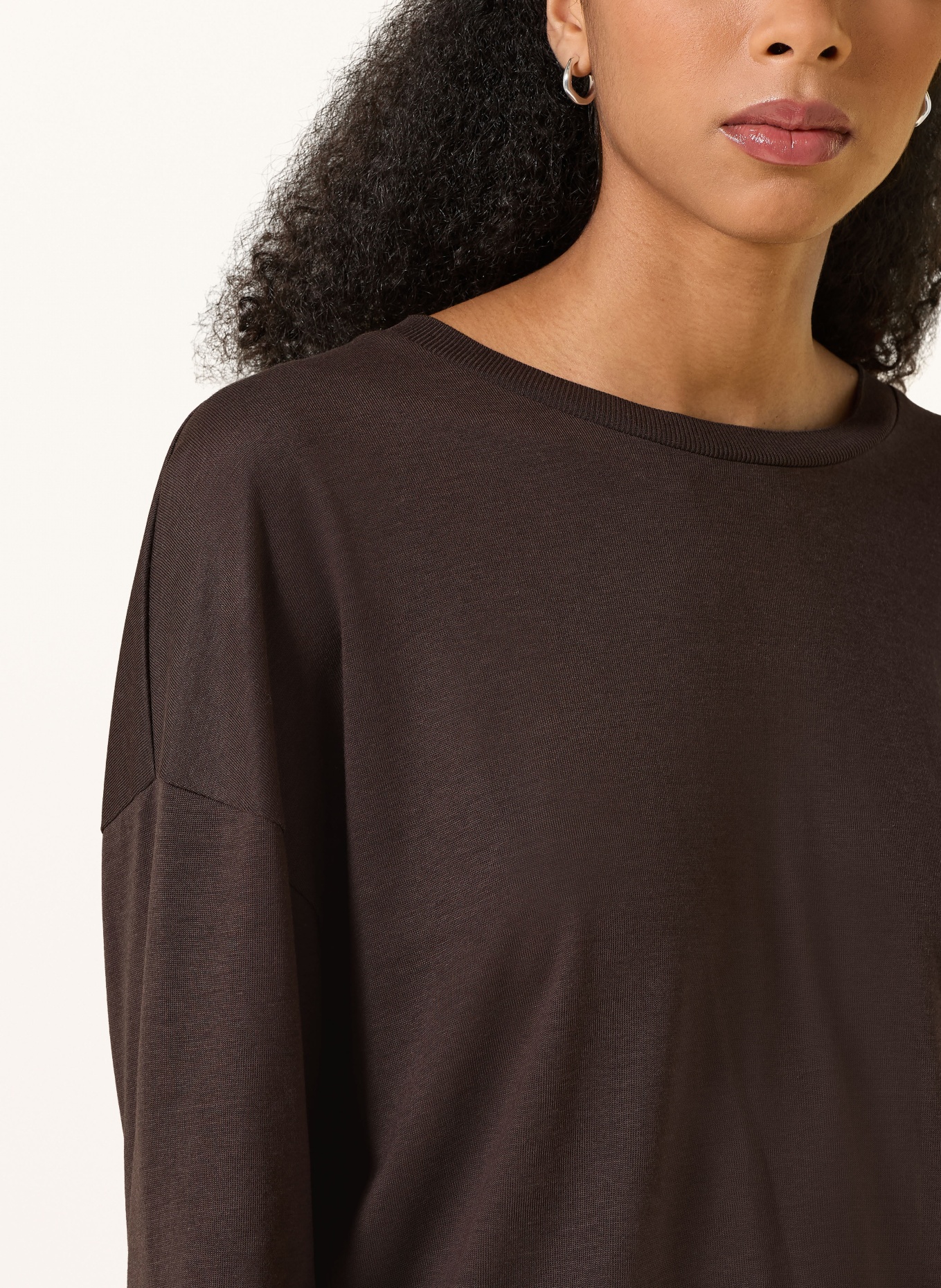 DRYKORN T-shirt à manches longues CESIDIE: MARRON FONCÉ