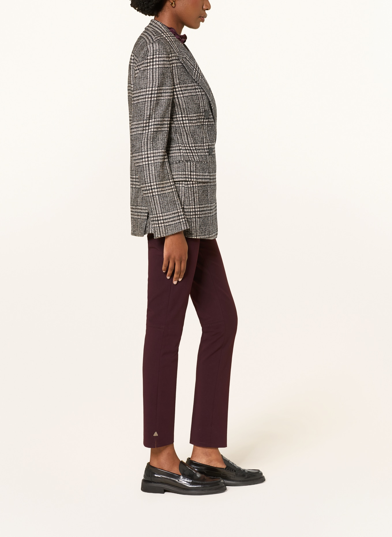 pamela henson Broek ROYAL: DONKERROOD